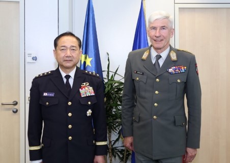 ブリージャーＥＵ軍事委員長