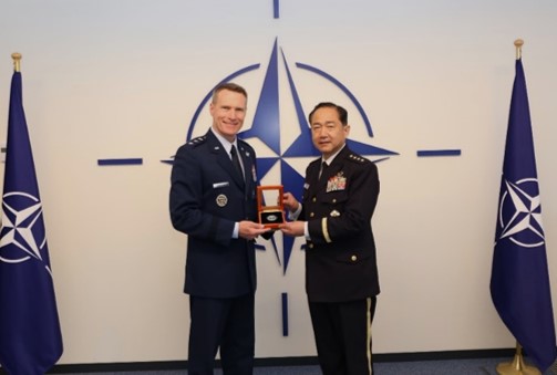 ランドラムＮＡＴＯ軍事副委員長