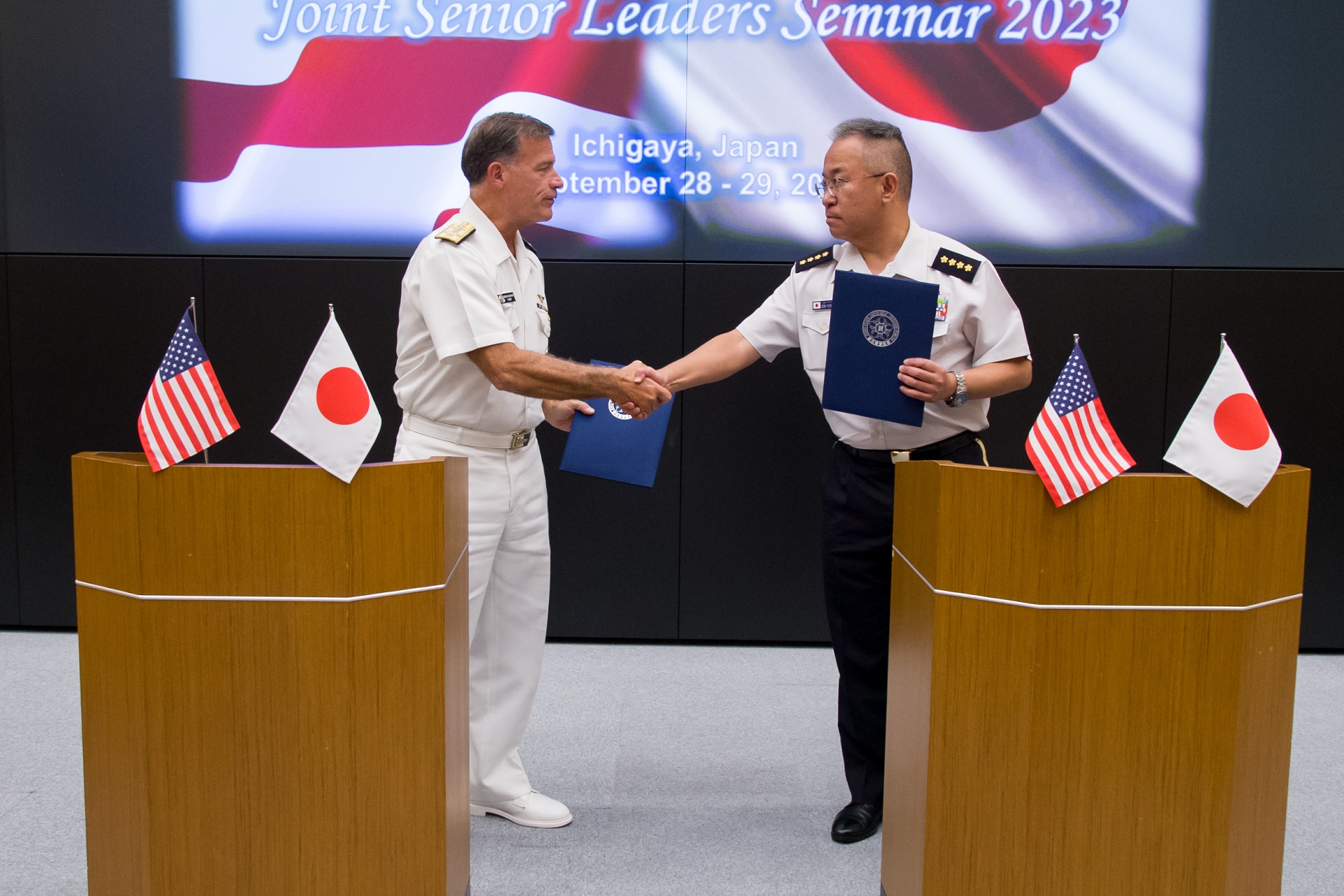 アクイリノ海軍大将と吉田統幕長