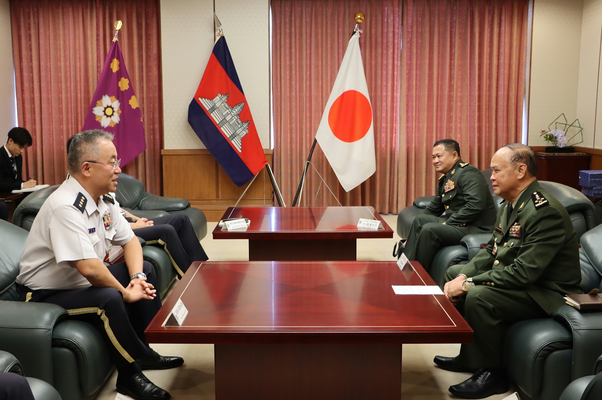 カンボジア王国陸軍司令官による統幕長表敬