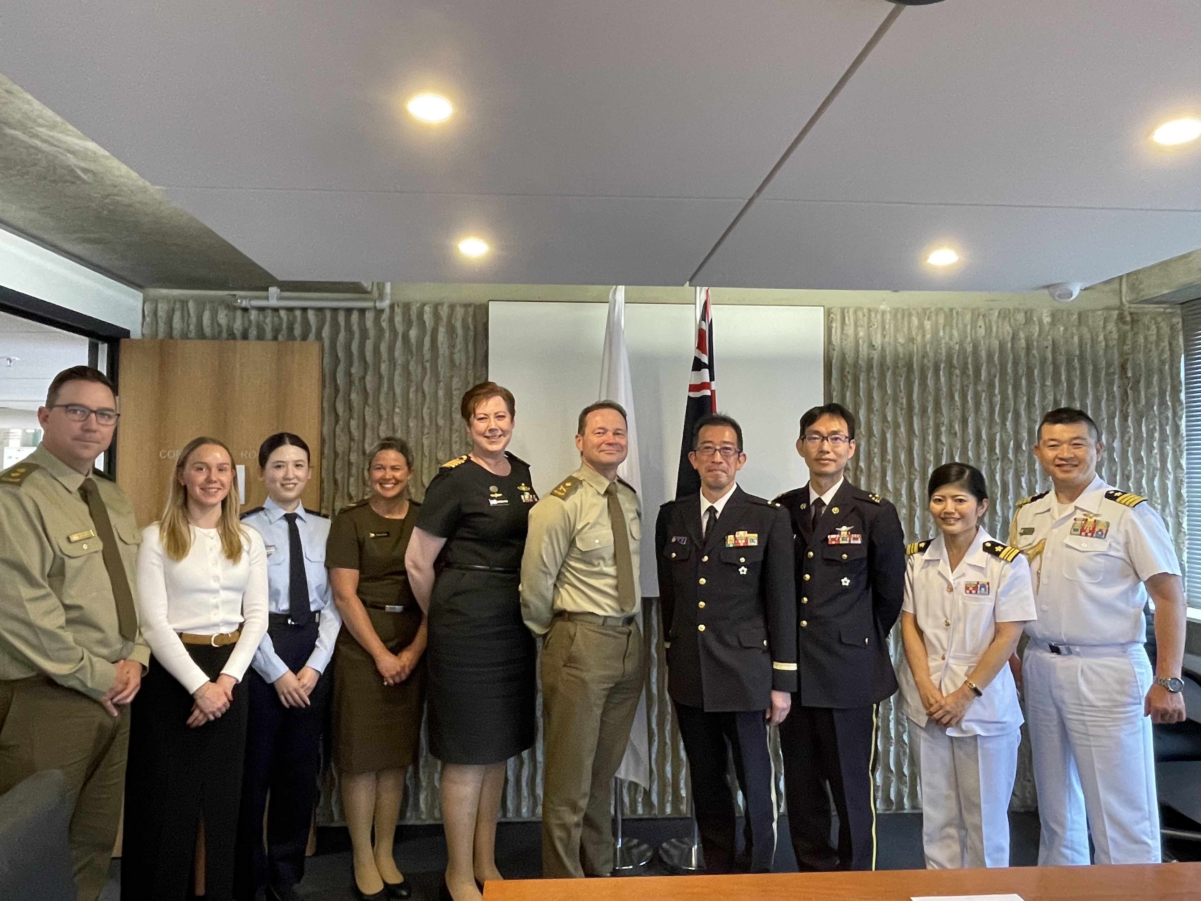 豪軍統合兵站コマンド ウォーク少将