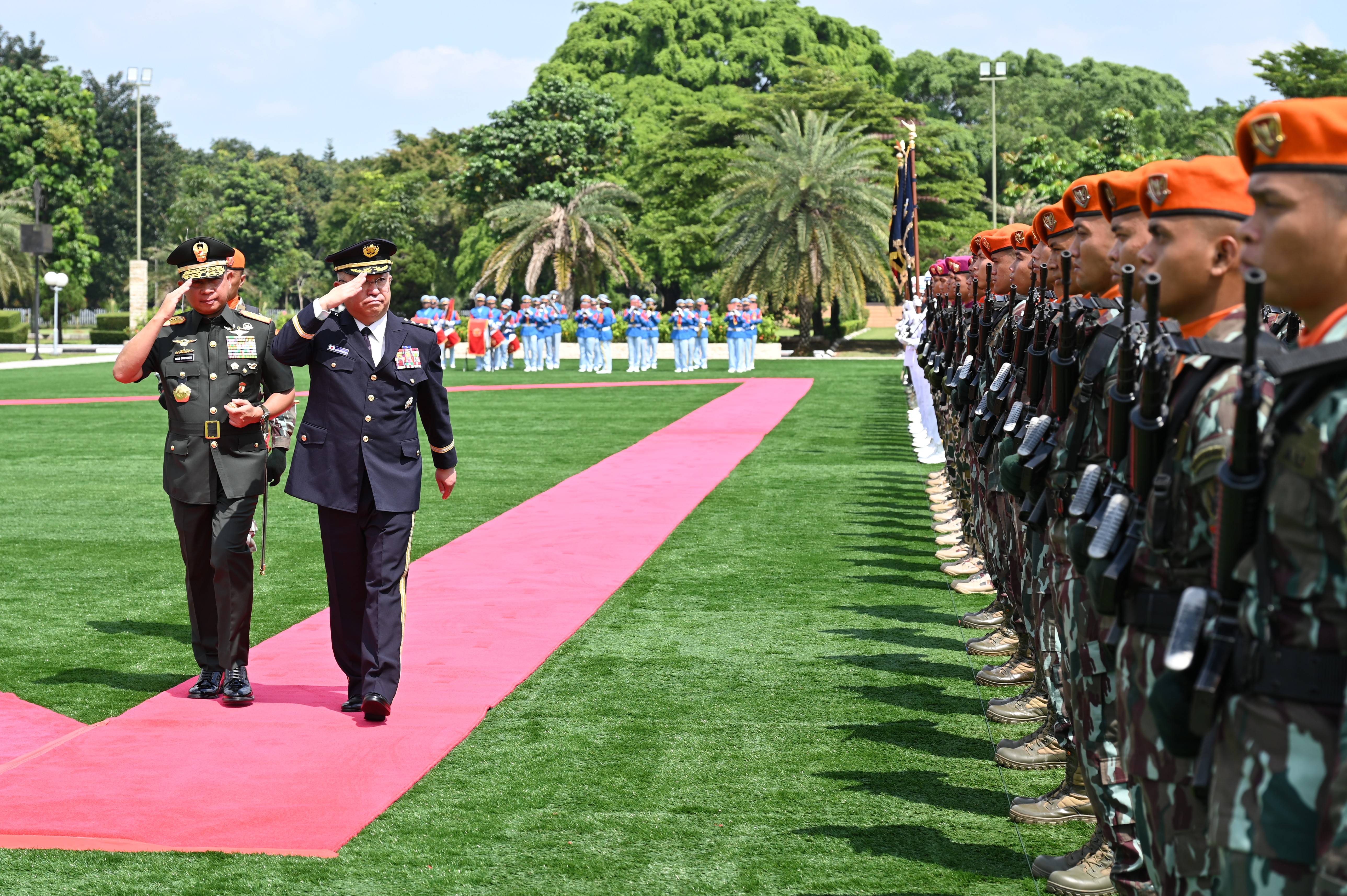 インドネシア国軍司令官 アグス陸軍大将