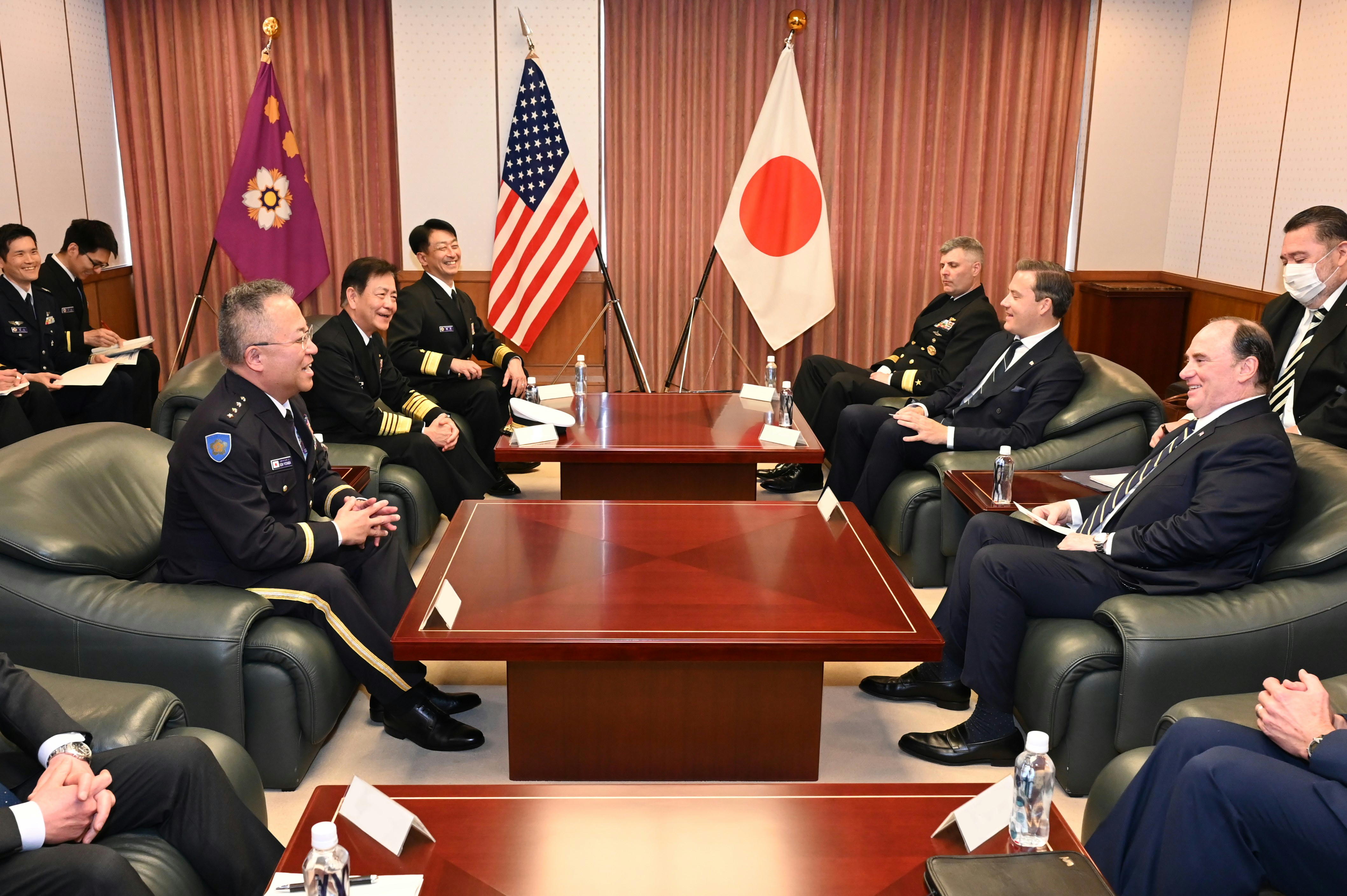 ジョン・フェラン米海軍長官