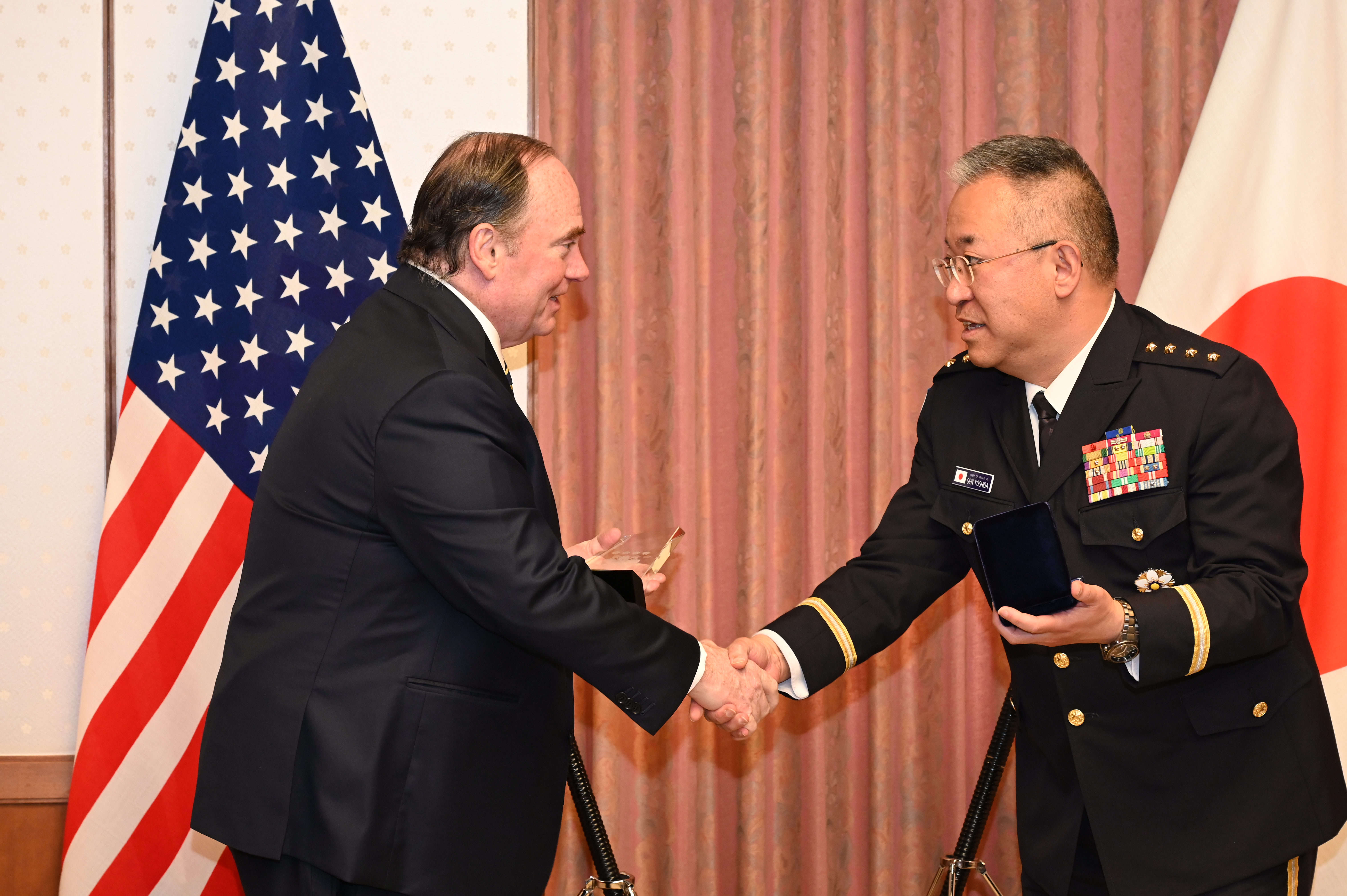 ジョン・フェラン米海軍長官
