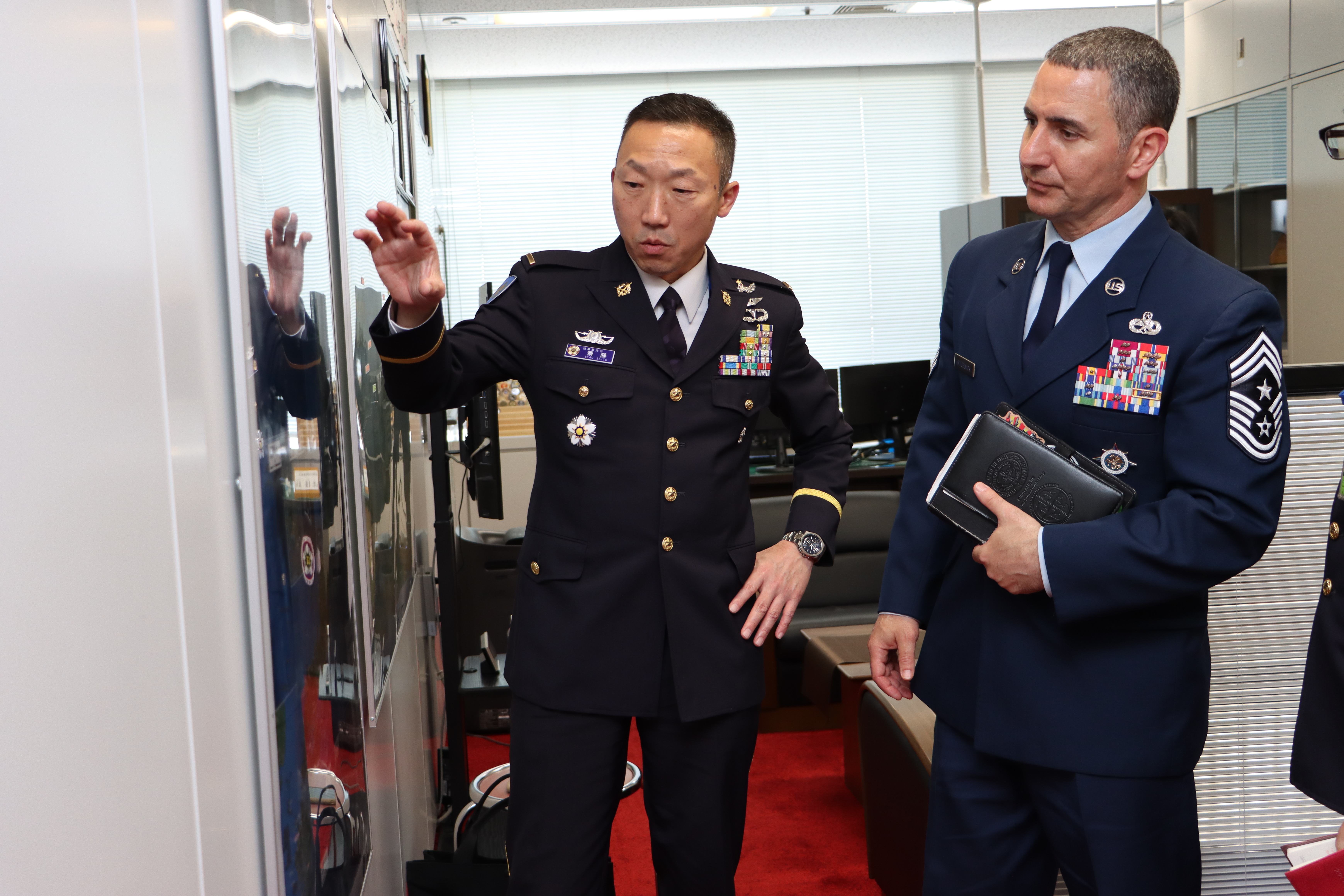 米輸送軍最先任