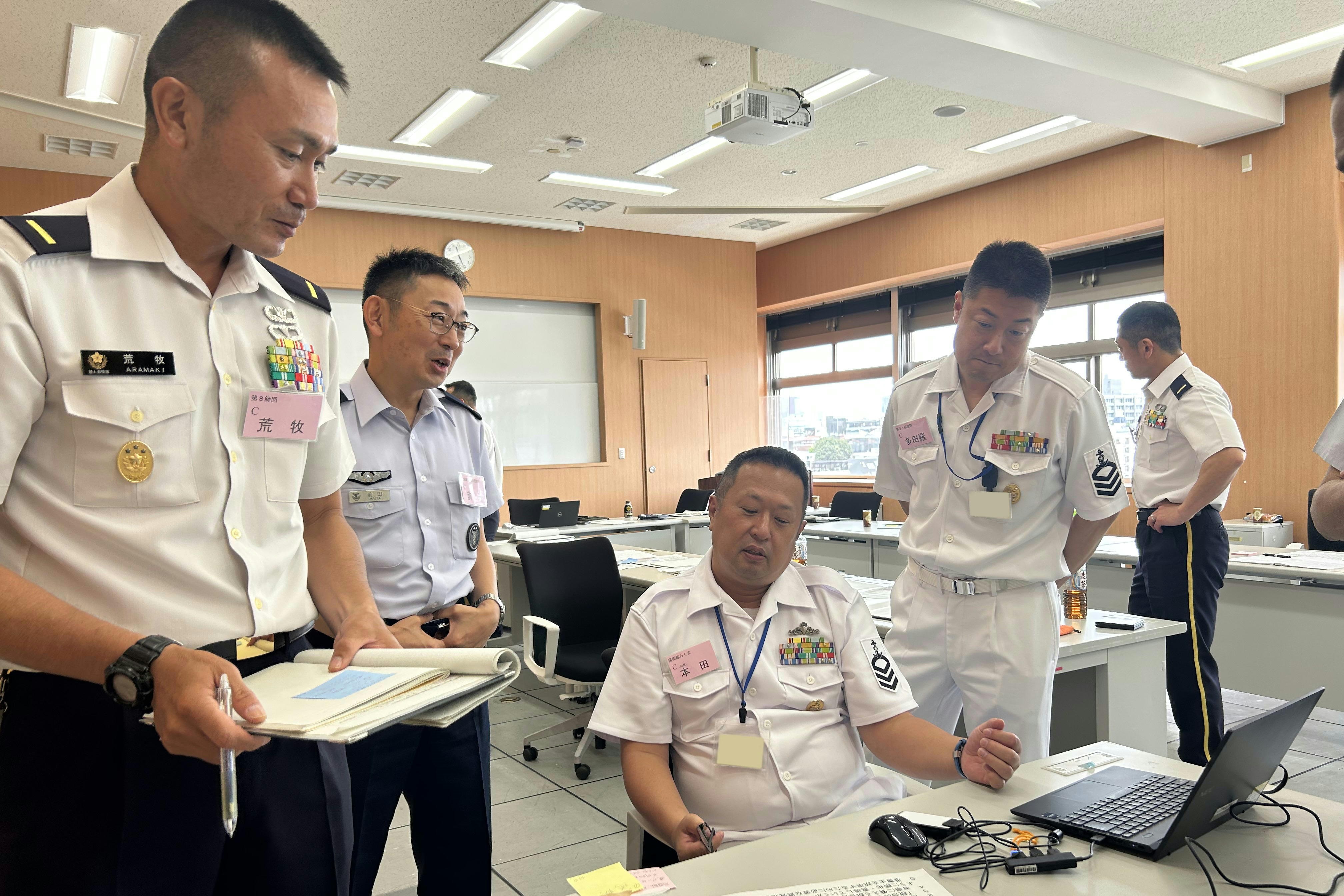 最先任上級曹長等