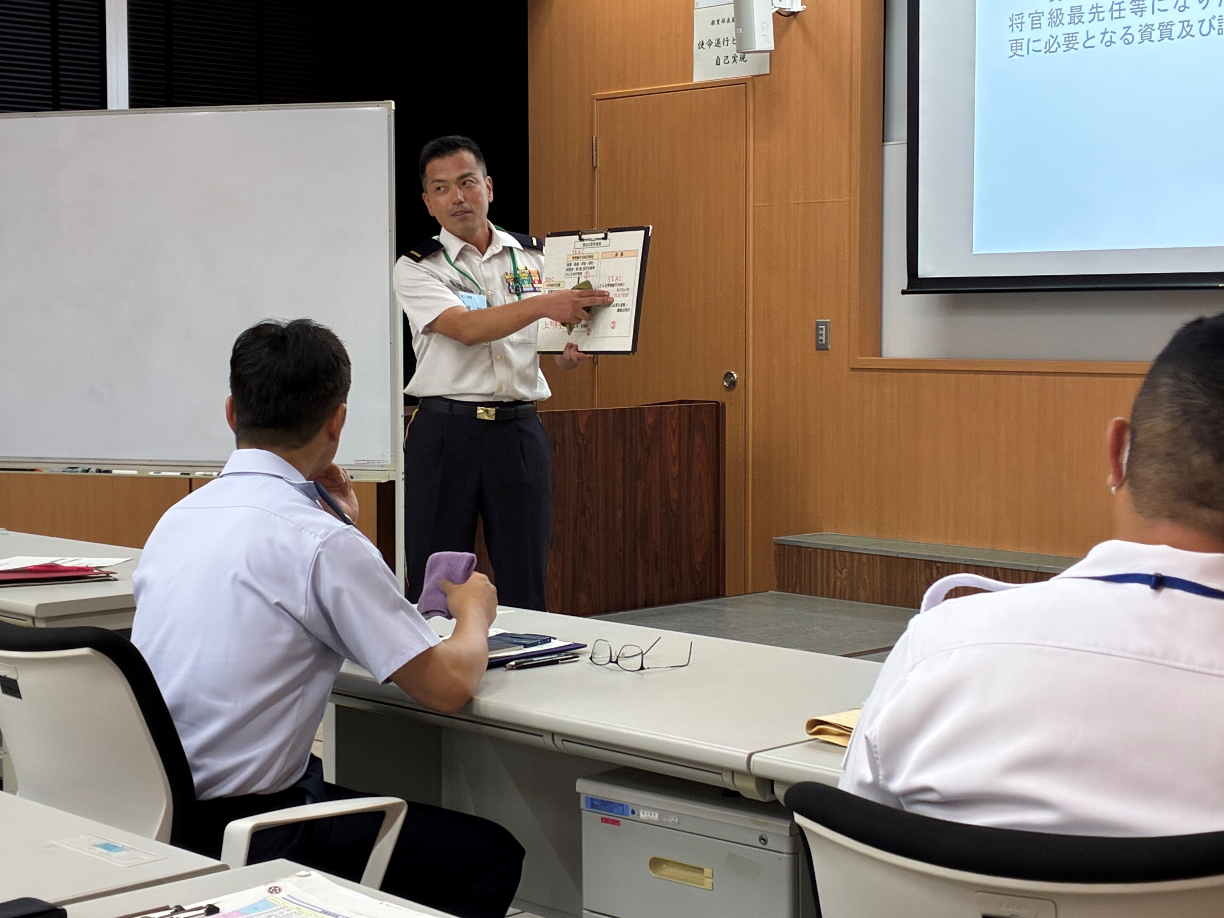 最先任上級曹長等