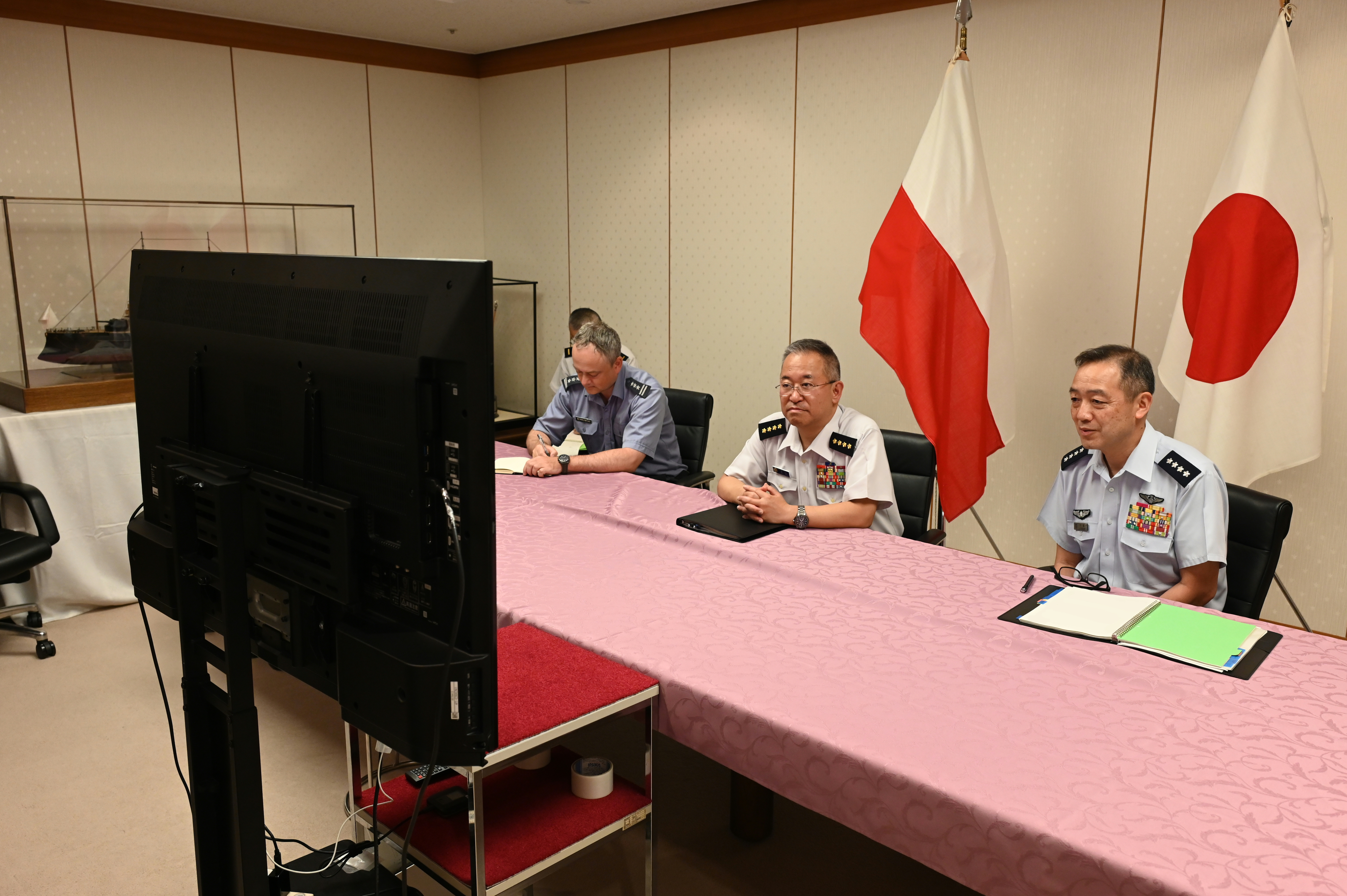 吉田統合幕僚長と各国参謀総長等とのテレビ会談