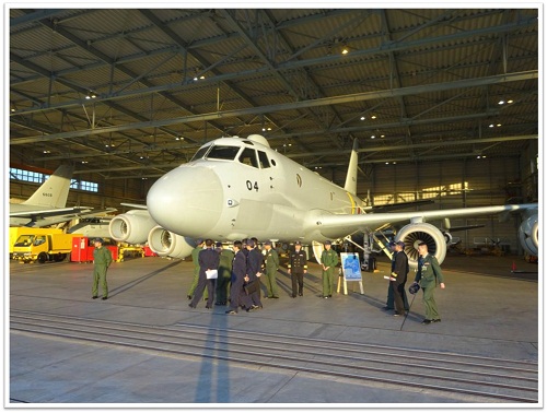 Tour to the JMSDF patrol aircraft P-1