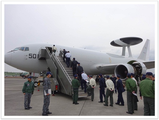 Tour to the U.S. Navy carrier-based aircraft