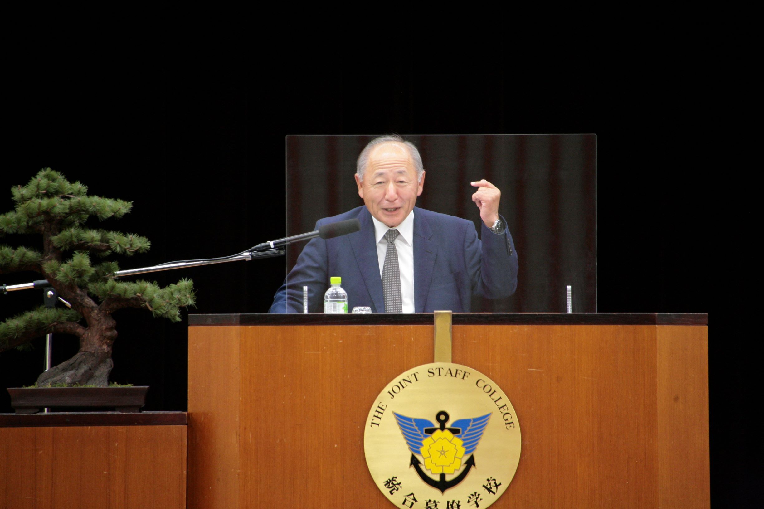 トピックス | 特別講話（前統合幕僚長 河野 克俊 氏）