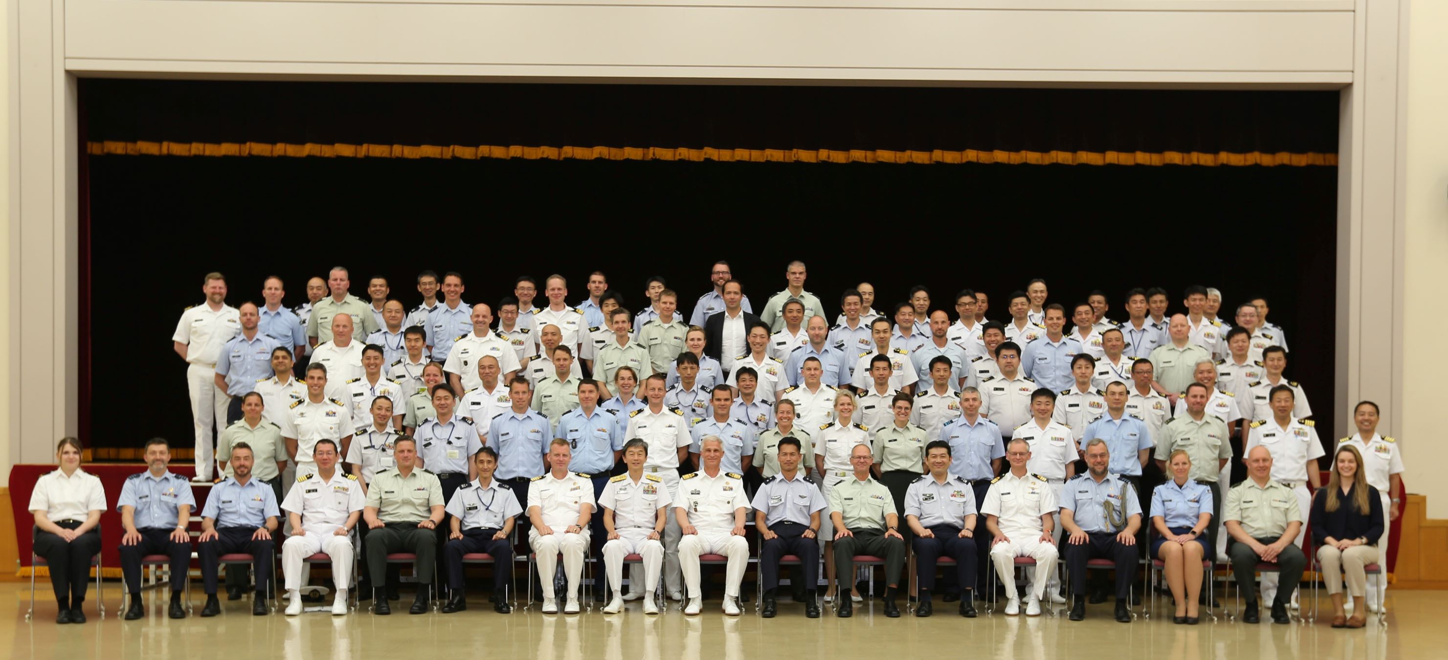 日蘭学校職員及び学生