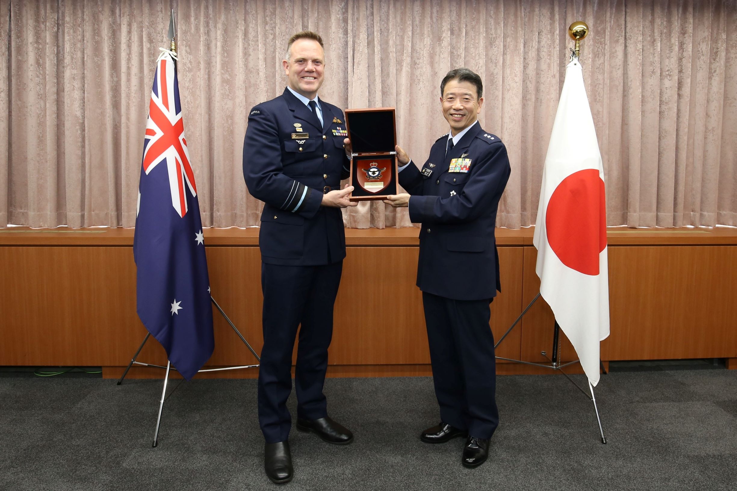記念楯の交換