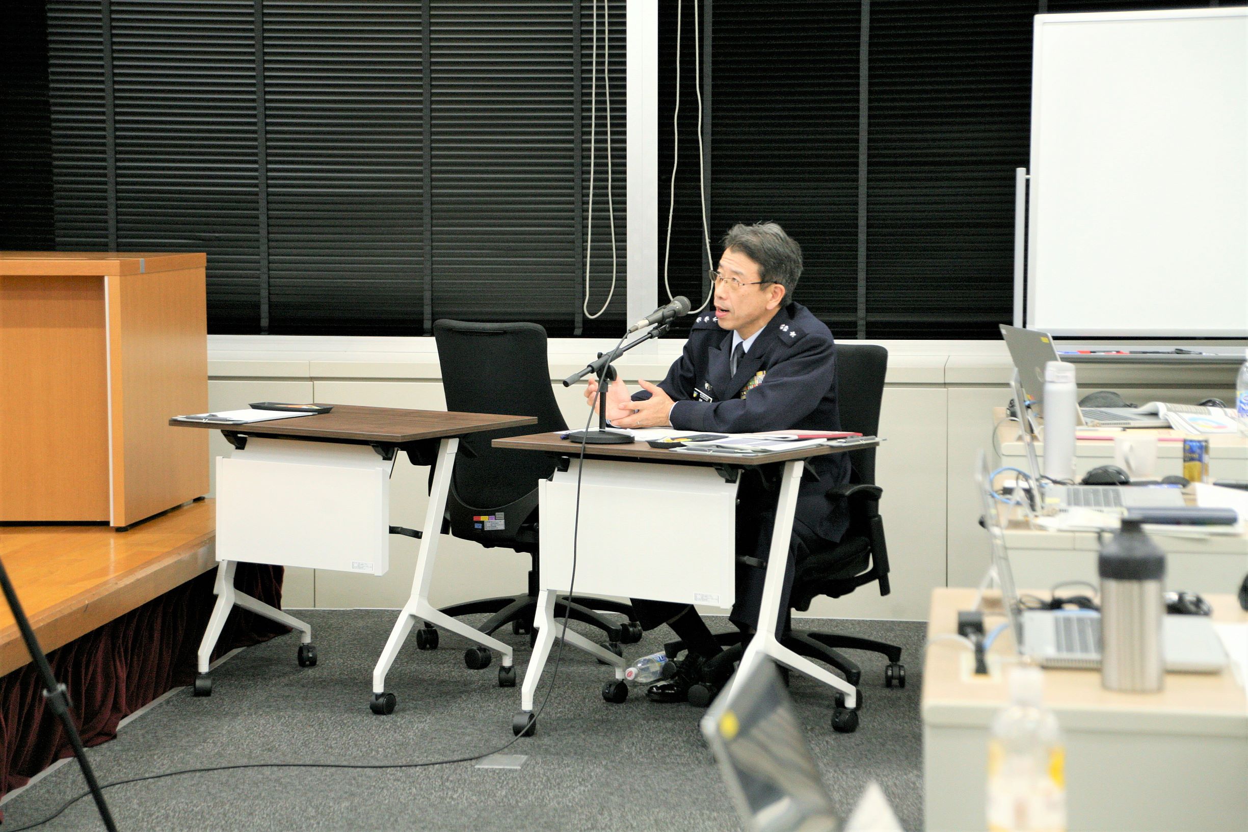 終わりの言葉を述べる谷嶋統合幕僚学校長