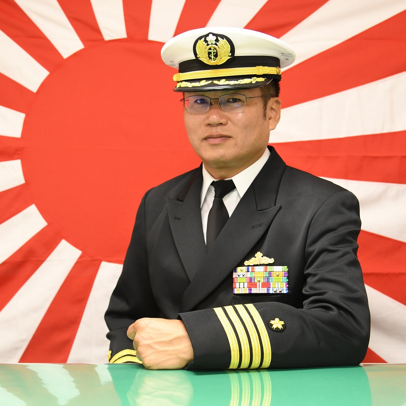 海上自衛隊 メダル 護衛艦隊司令官 GVTL3c1boAAgqgd.jpg
