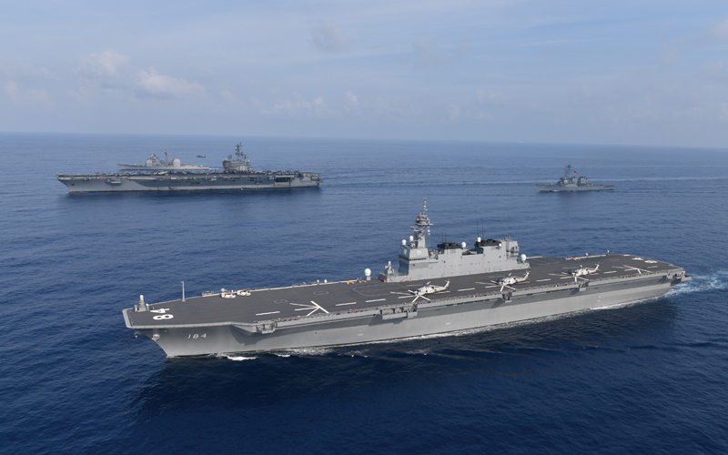 共同演習における日米両艦艇