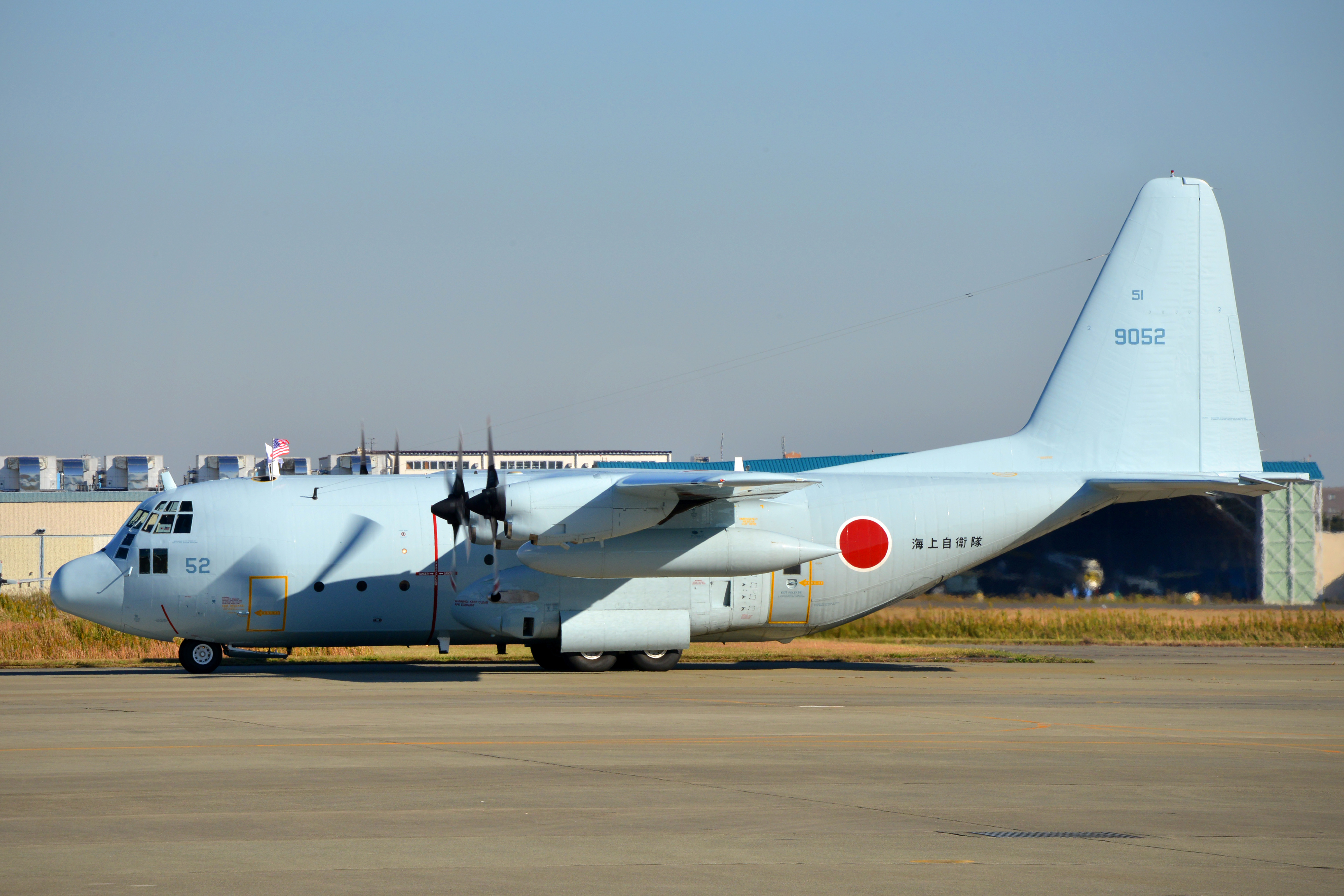 日本海上自衛隊 Lockheed C-130R Hercules (L-382) 輸送機「C－130R」｜航空機（固定翼）｜装備品｜海上自衛隊