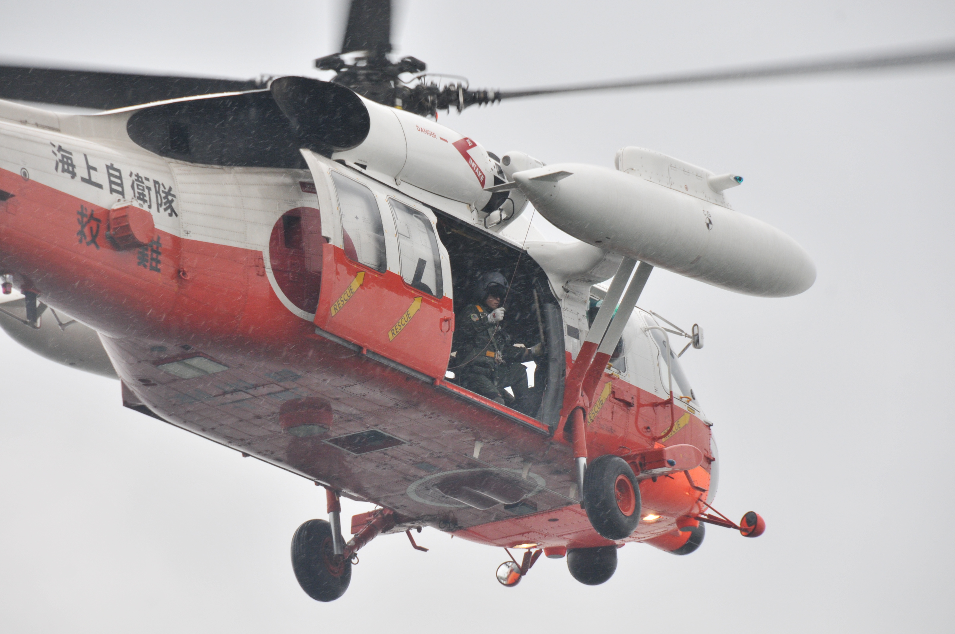 完成品】UH60J 海上自衛隊救難ヘリ模型 高まっ