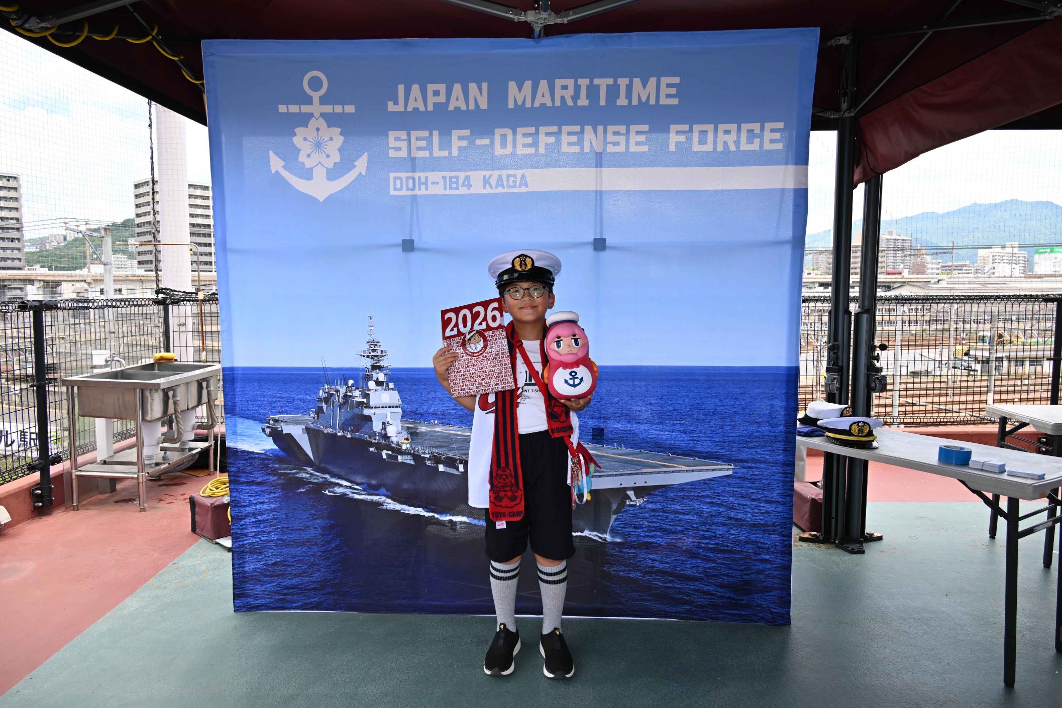 護衛艦「かが」のパネルの前で記念撮影!1