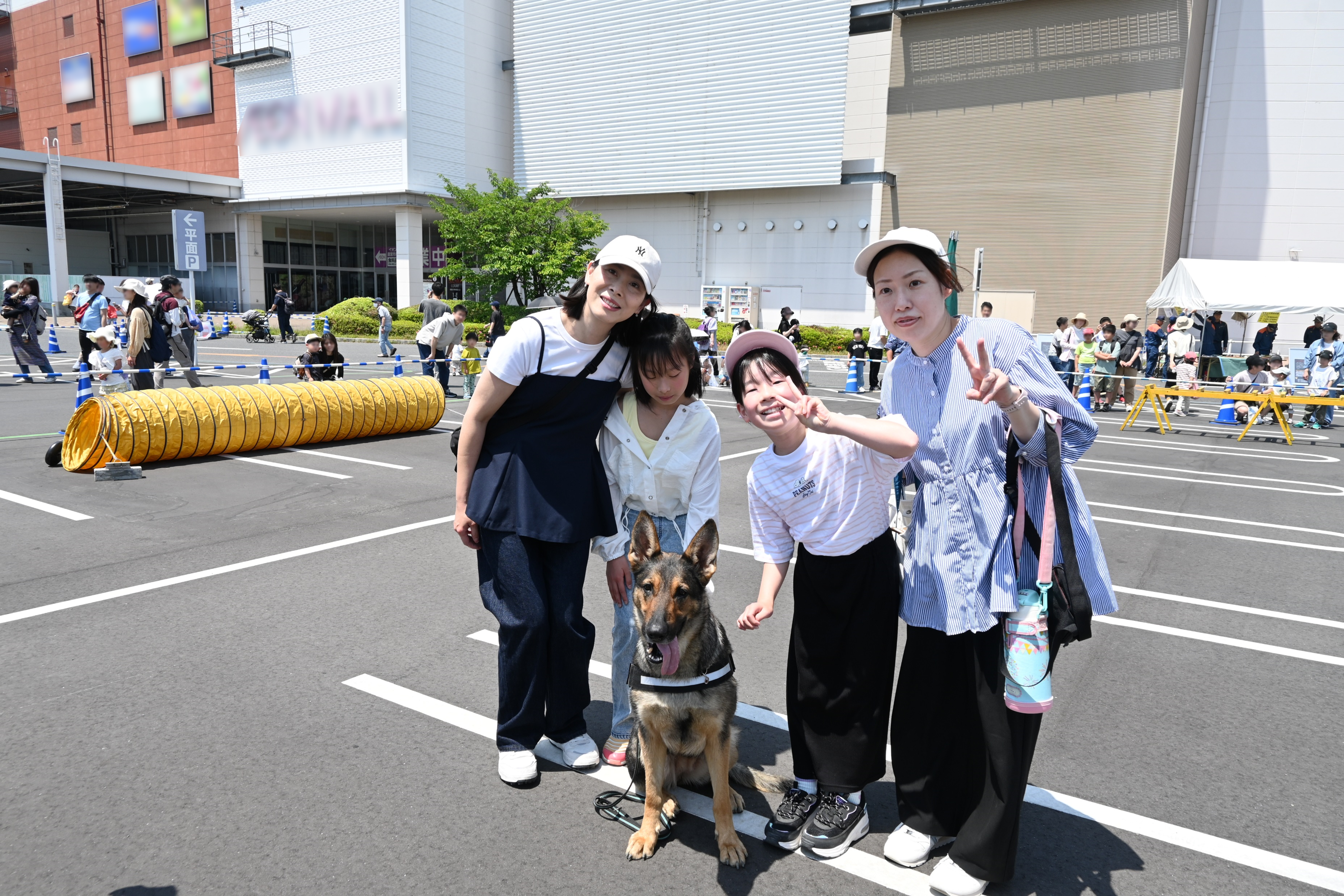 訓練展示を見学してくださったご家族と記念撮影1