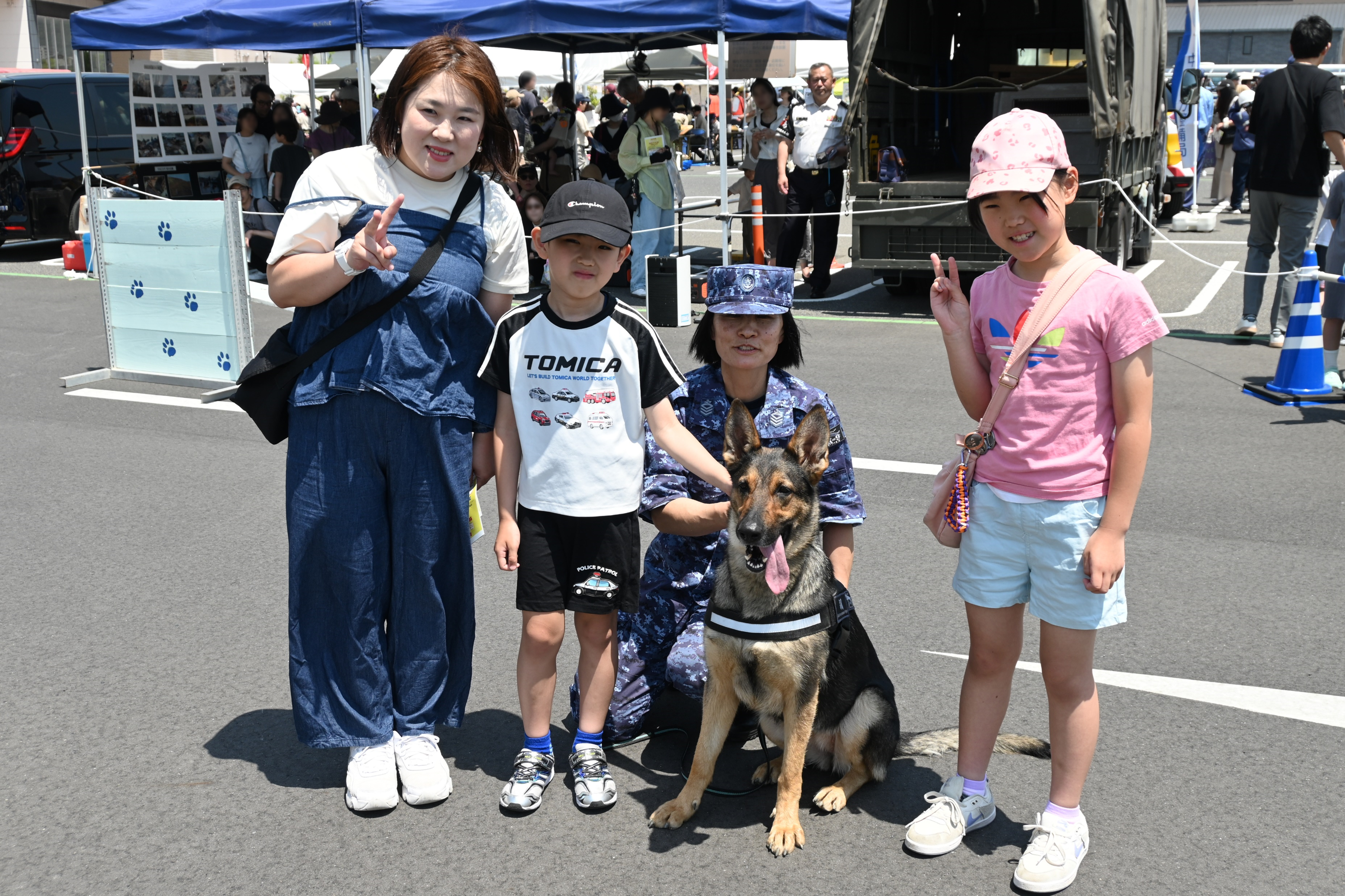 訓練展示を見学してくださったご家族と記念撮影2