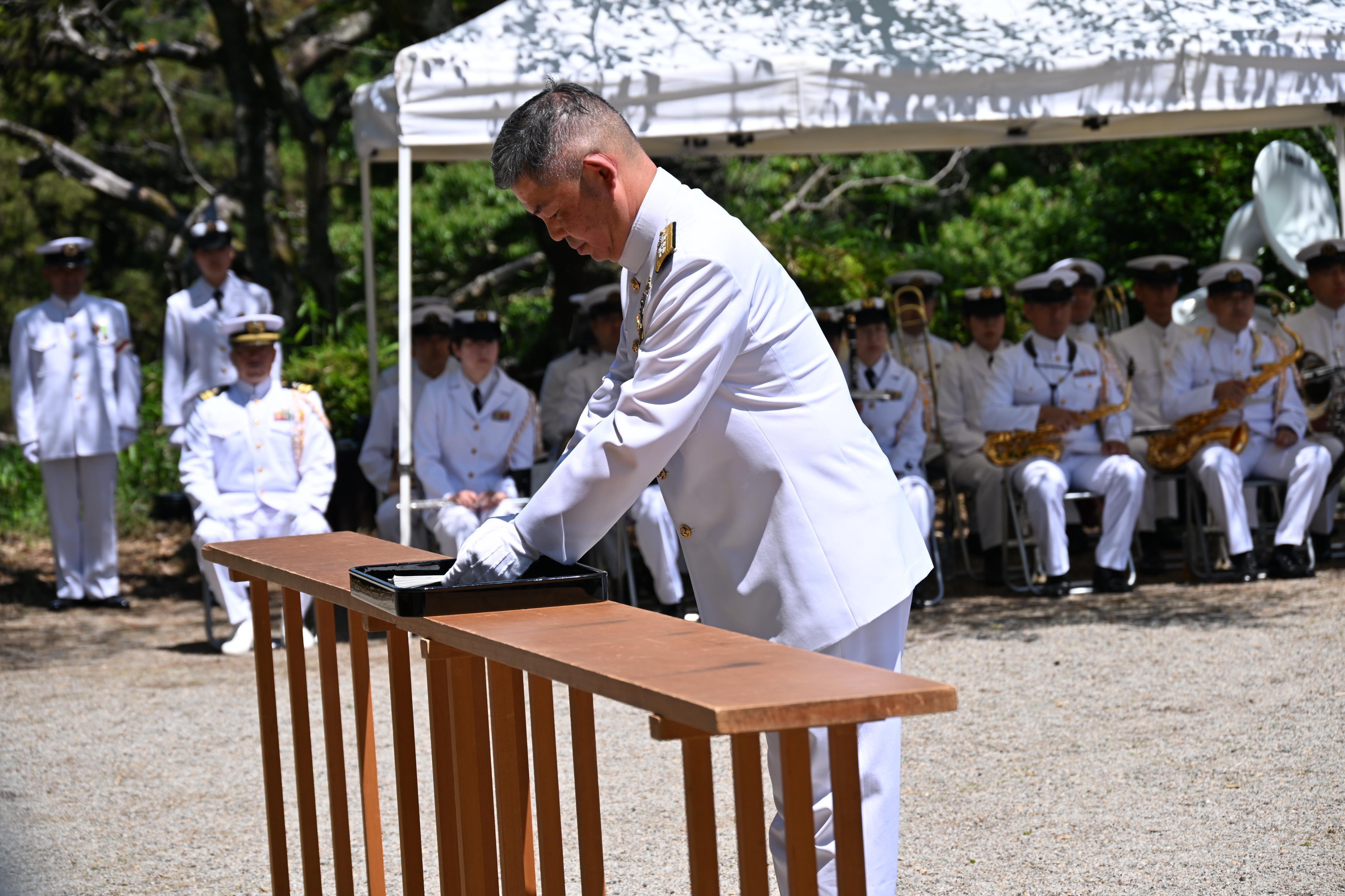 追悼の辞を奉唱した水陸両用戦機雷戦群司令