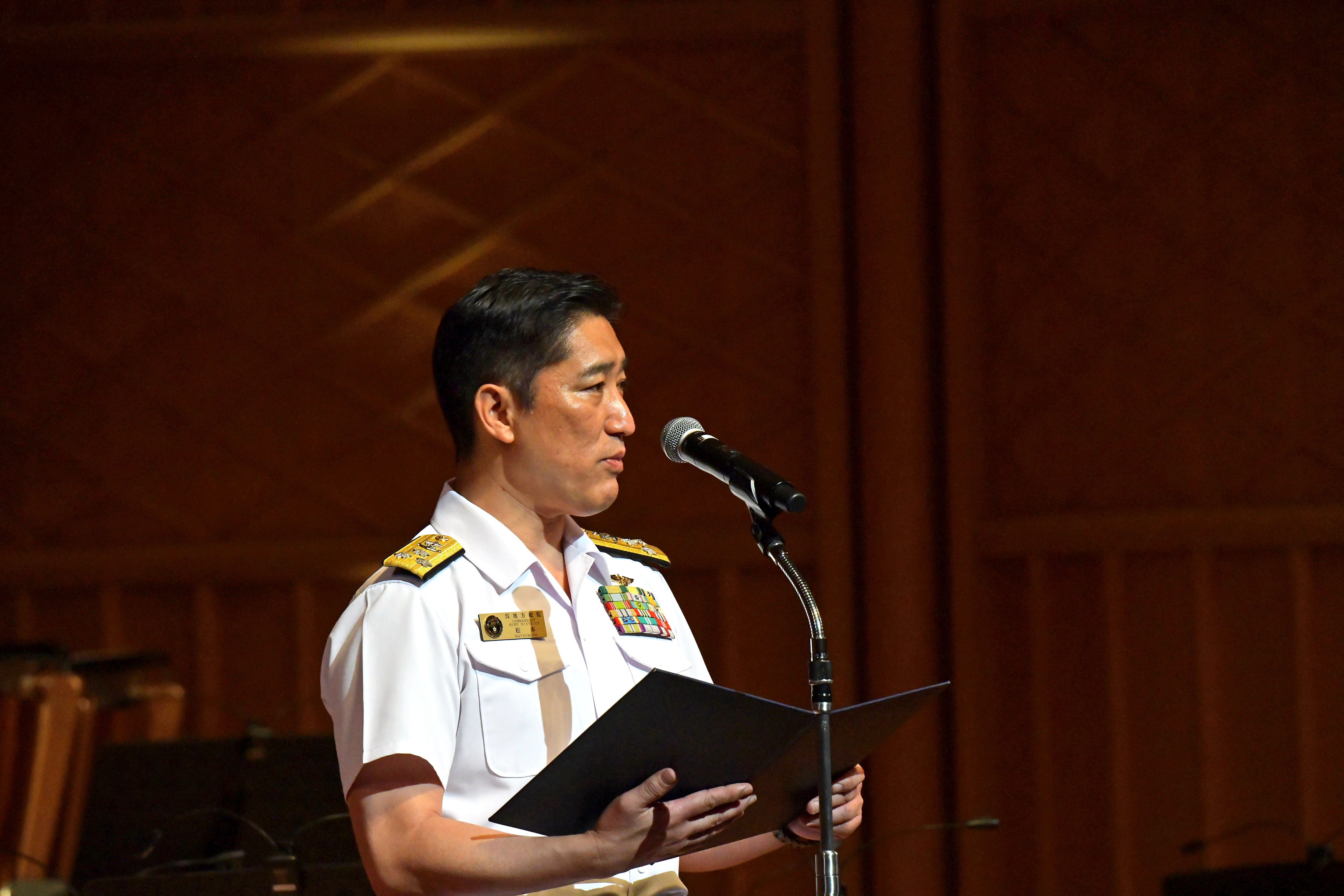 開演のあいさつをする呉地方総監 松本海将