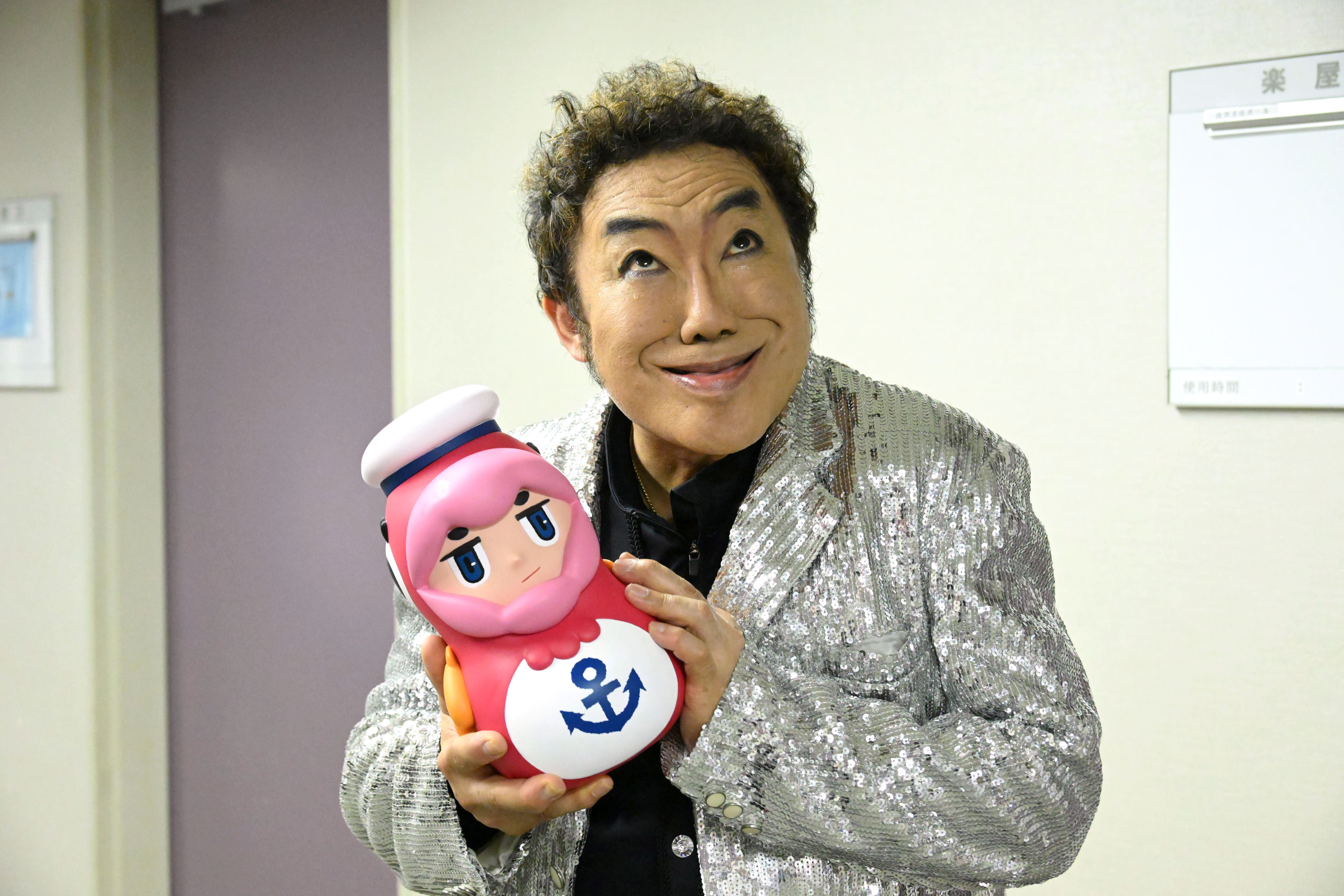 コロッケさんにカイジョウジエイ鯛くんと記念撮影していただきました