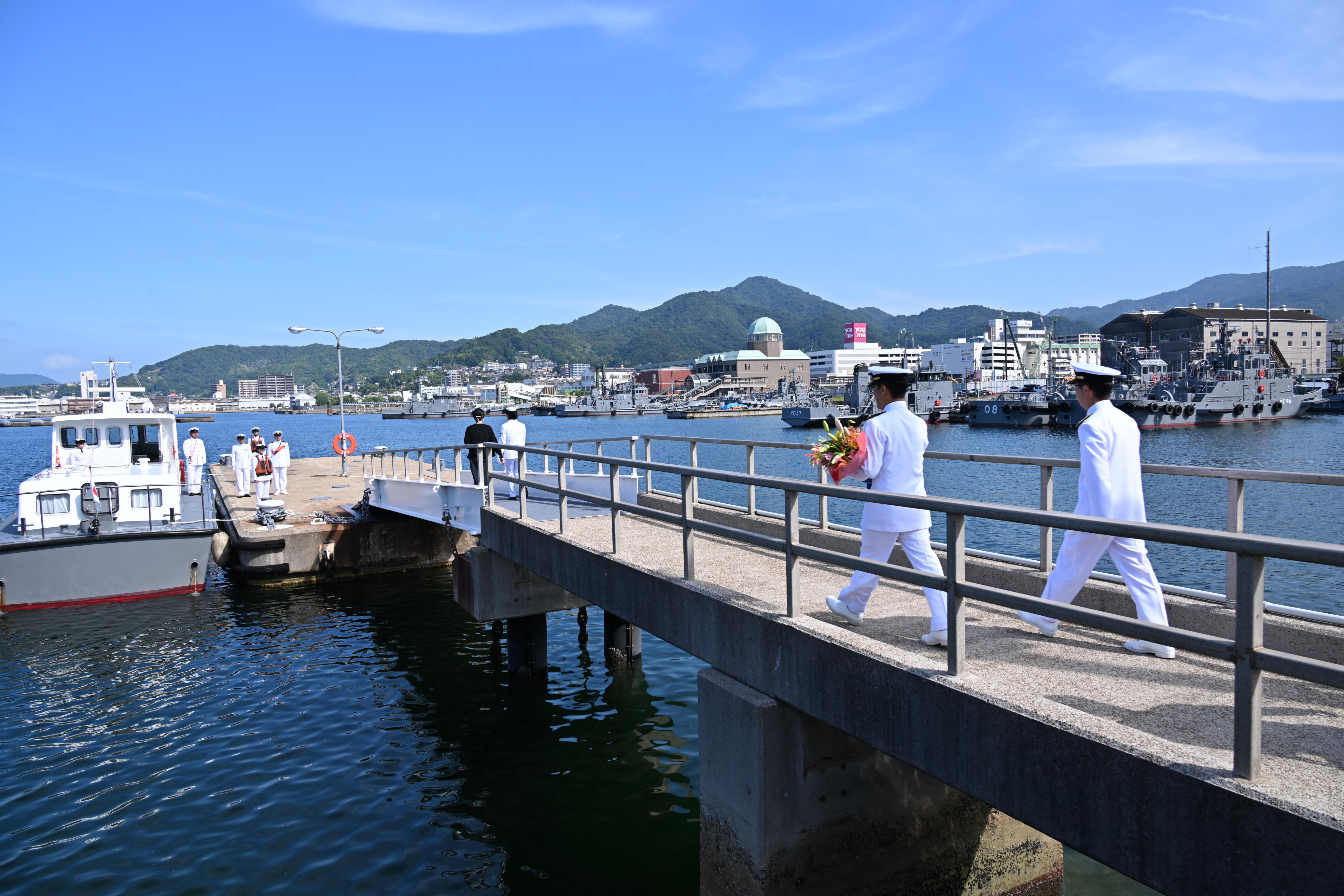 将官艇に向かいます