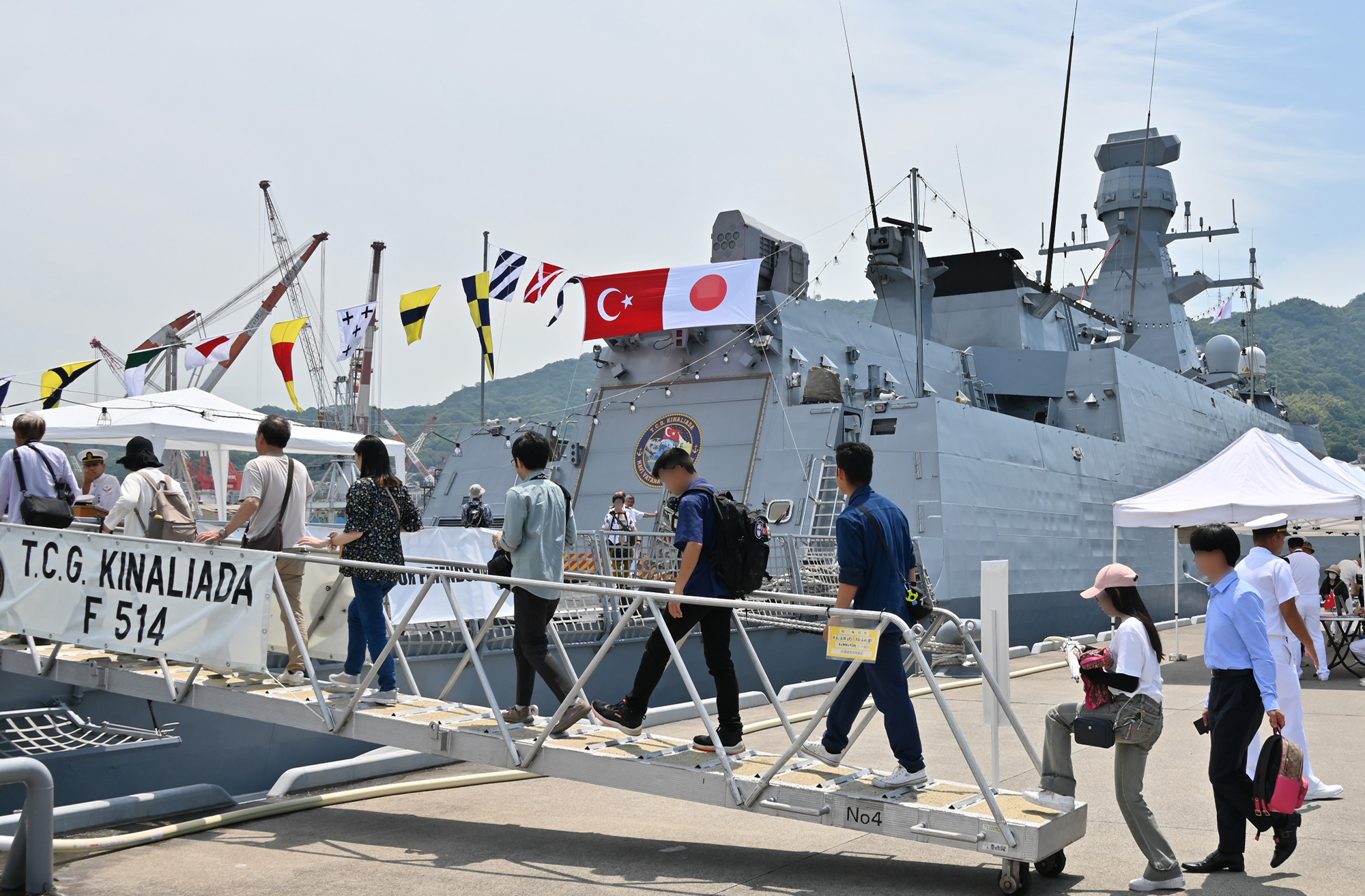 スペイン海軍艦艇「M&eacute;ndez N&uacute;&ntilde;z」一般公開の様子