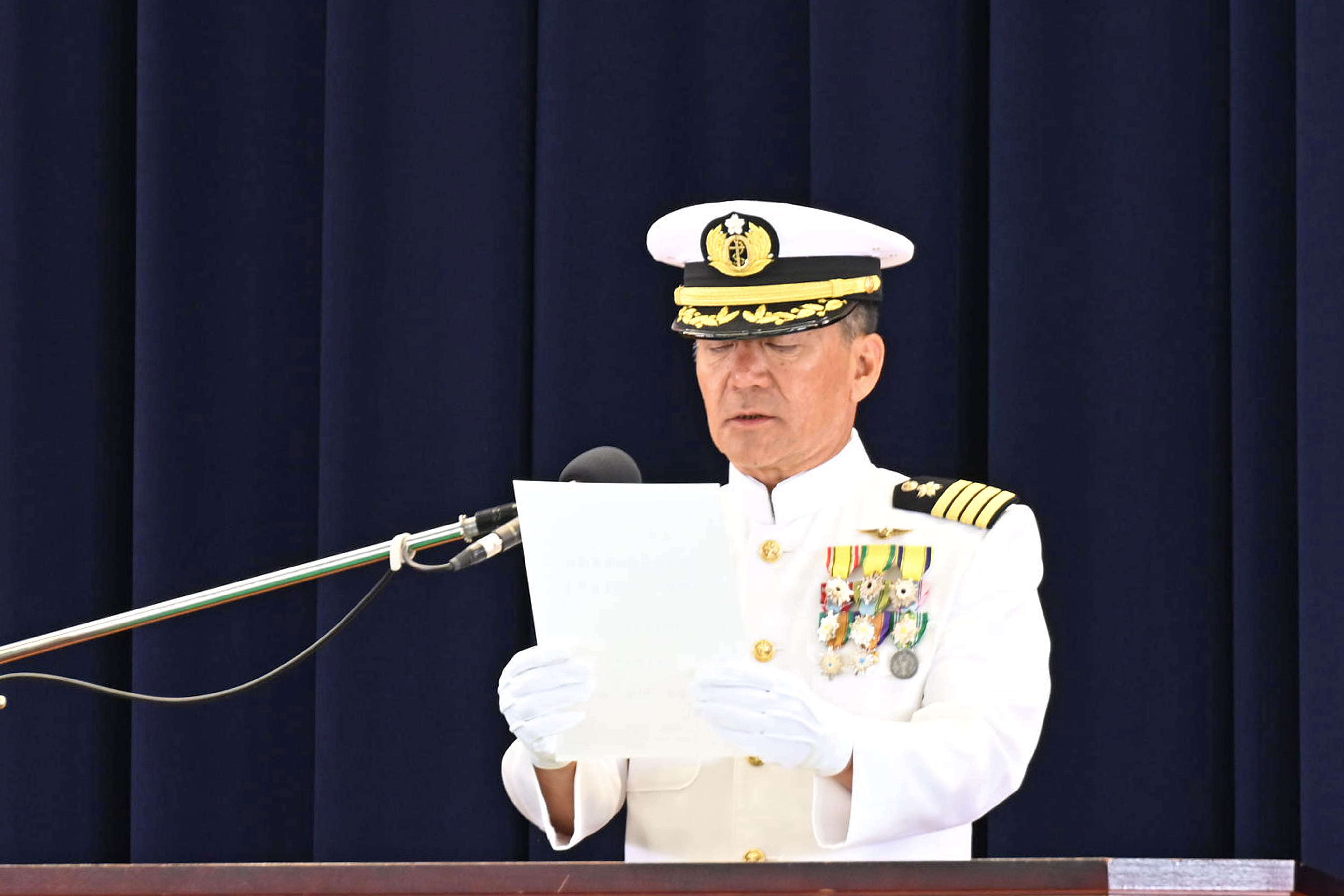 呉教育隊司令による修業申し渡し
