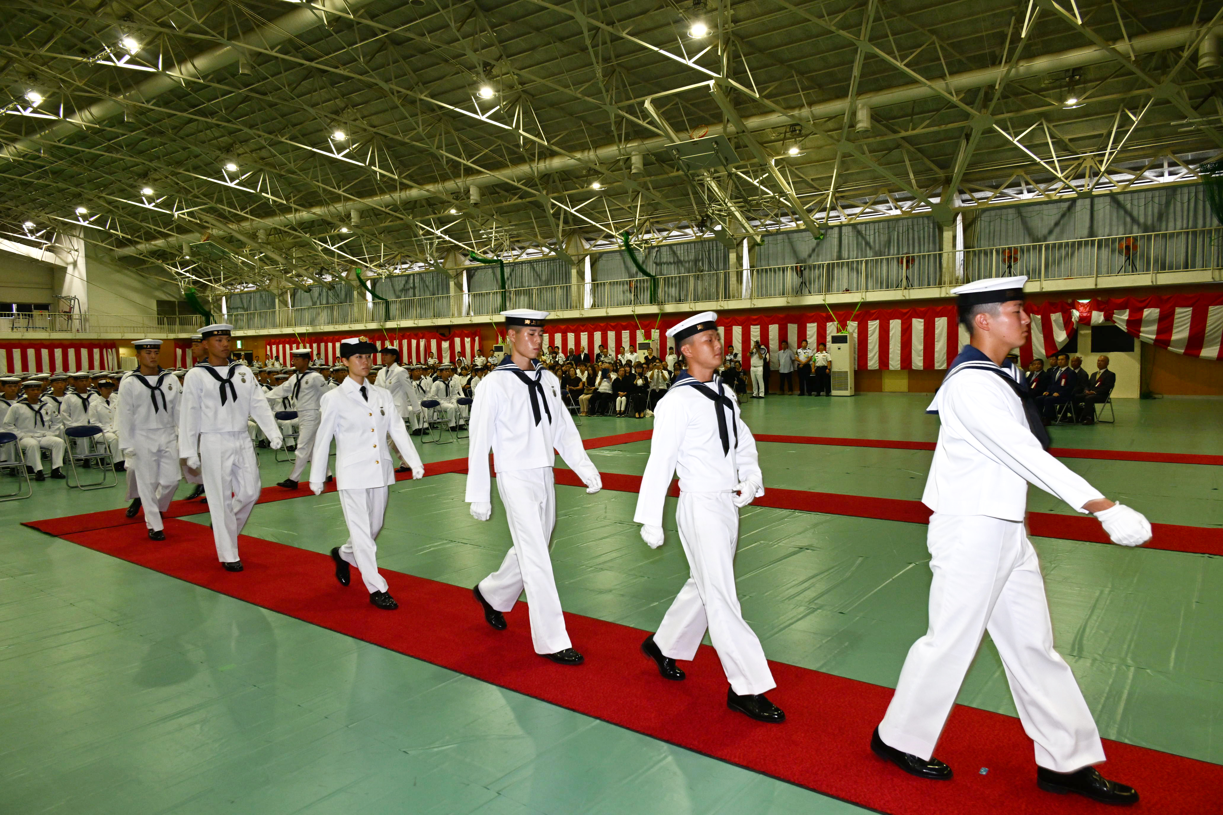 優等賞、精励賞を受賞した学生たち