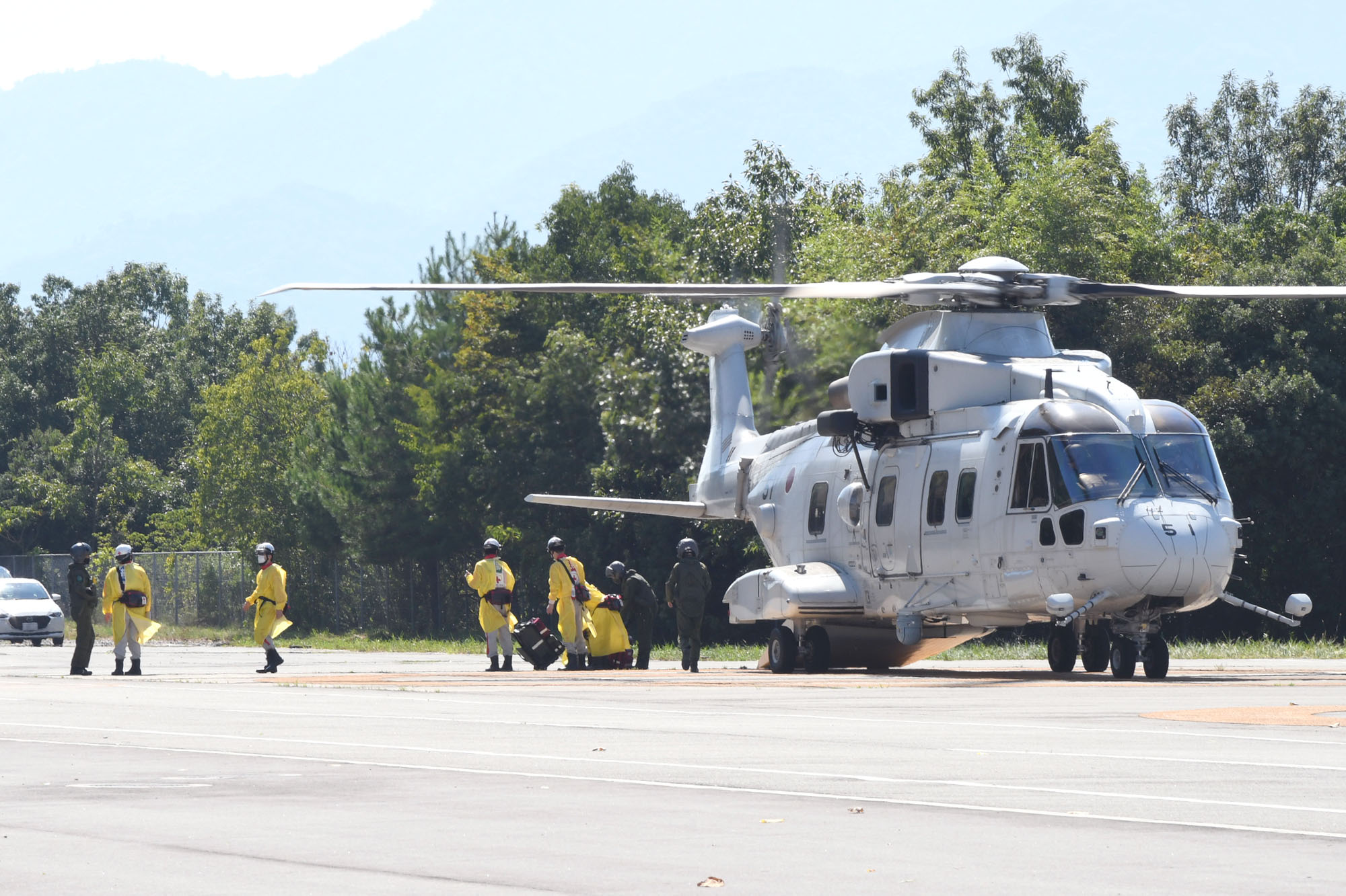 MCH-101による医療チーム搬送訓練(第111航空隊)