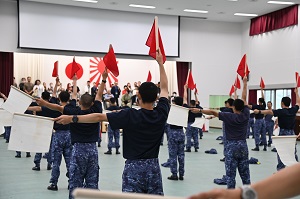 ●●