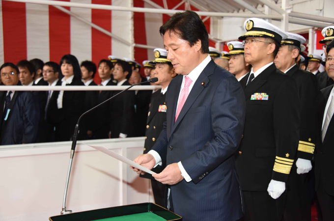 自衛艦命名書を読み上げる若宮防衛副大臣