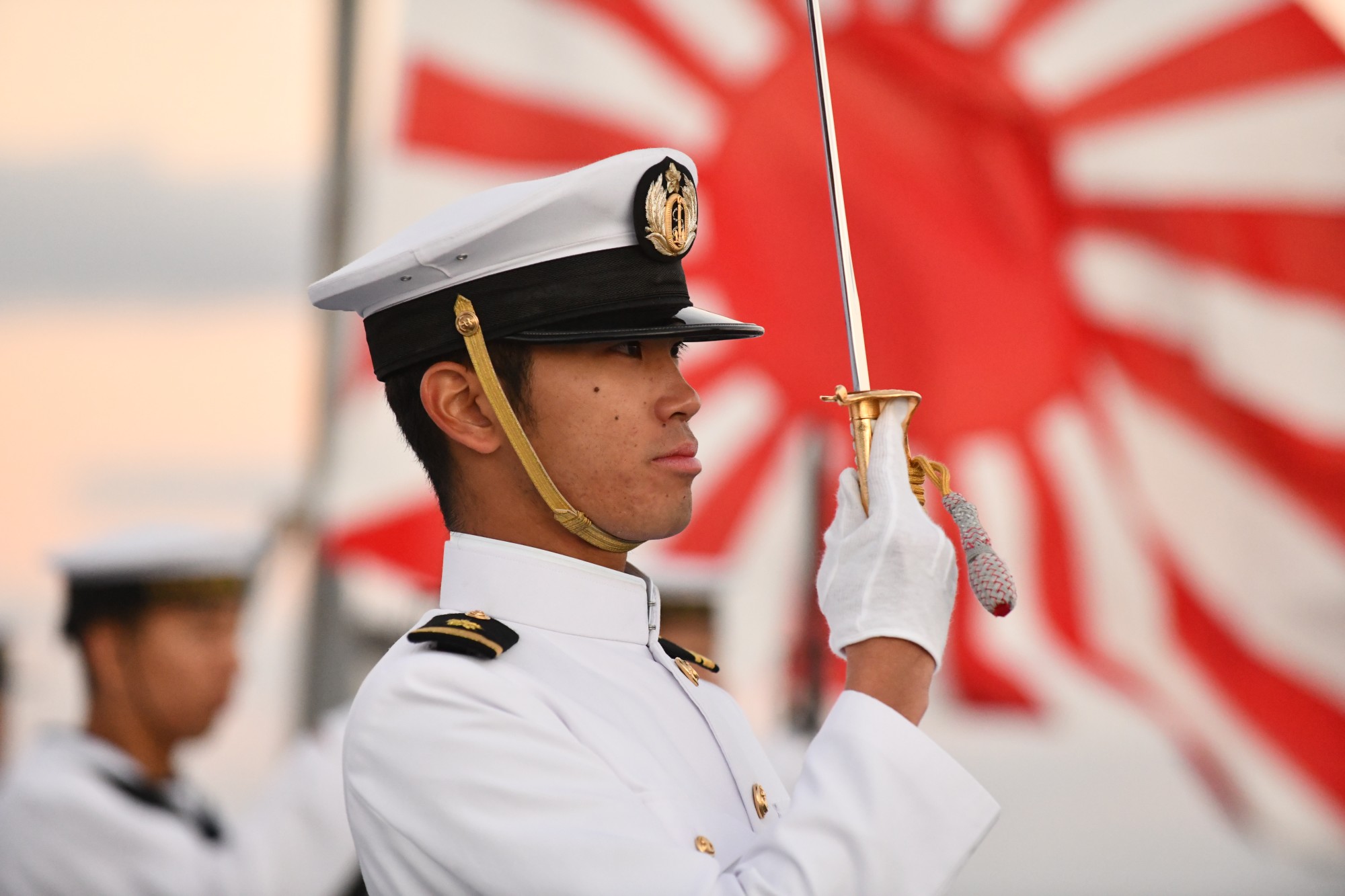 Военный союз японии. Морские силы самообороны Японии офицеры. ВМФ Японии. Японский офицер. Отдавание чести в Японии.