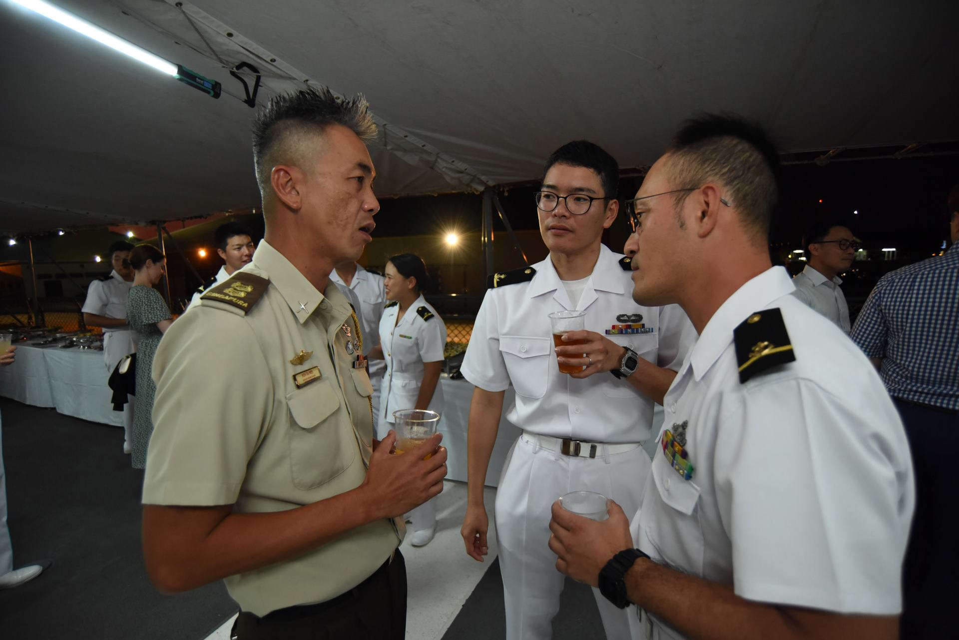 智辯練習着 楽天市場】自衛隊グッズ Tシャツ 海上自衛隊 練習艦はたかぜ 除籍記念