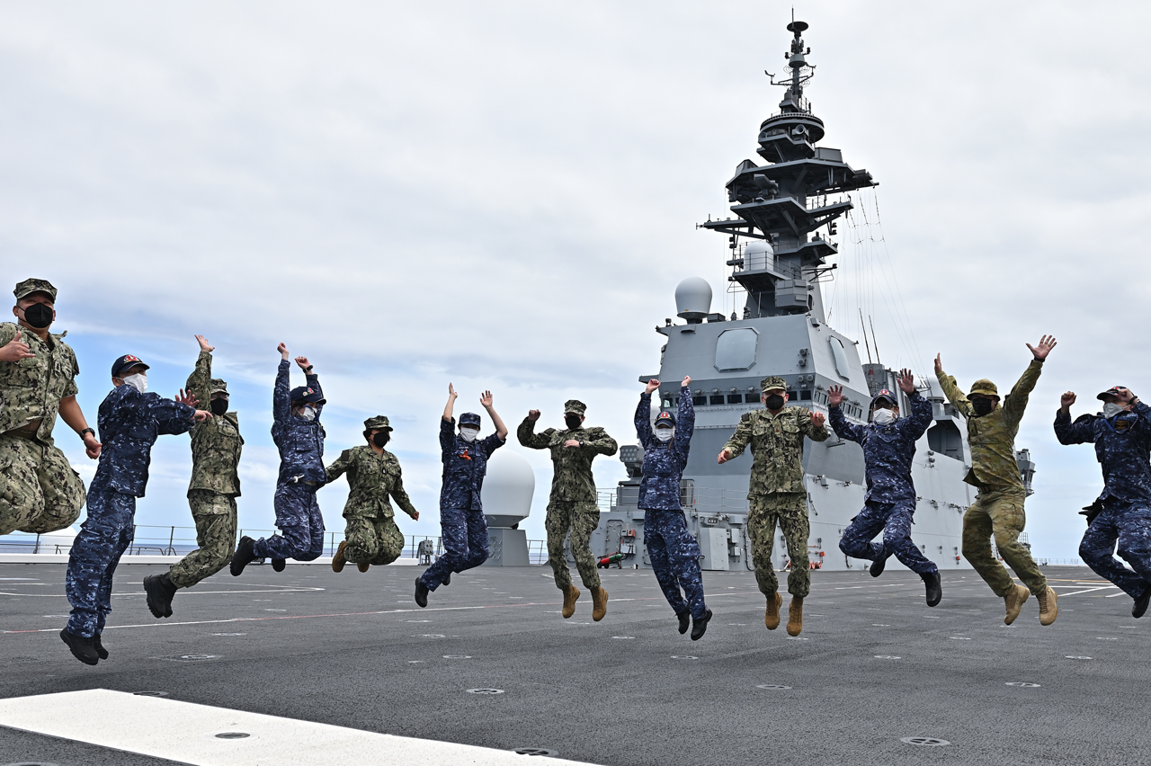 米海軍主催多国間共同訓練