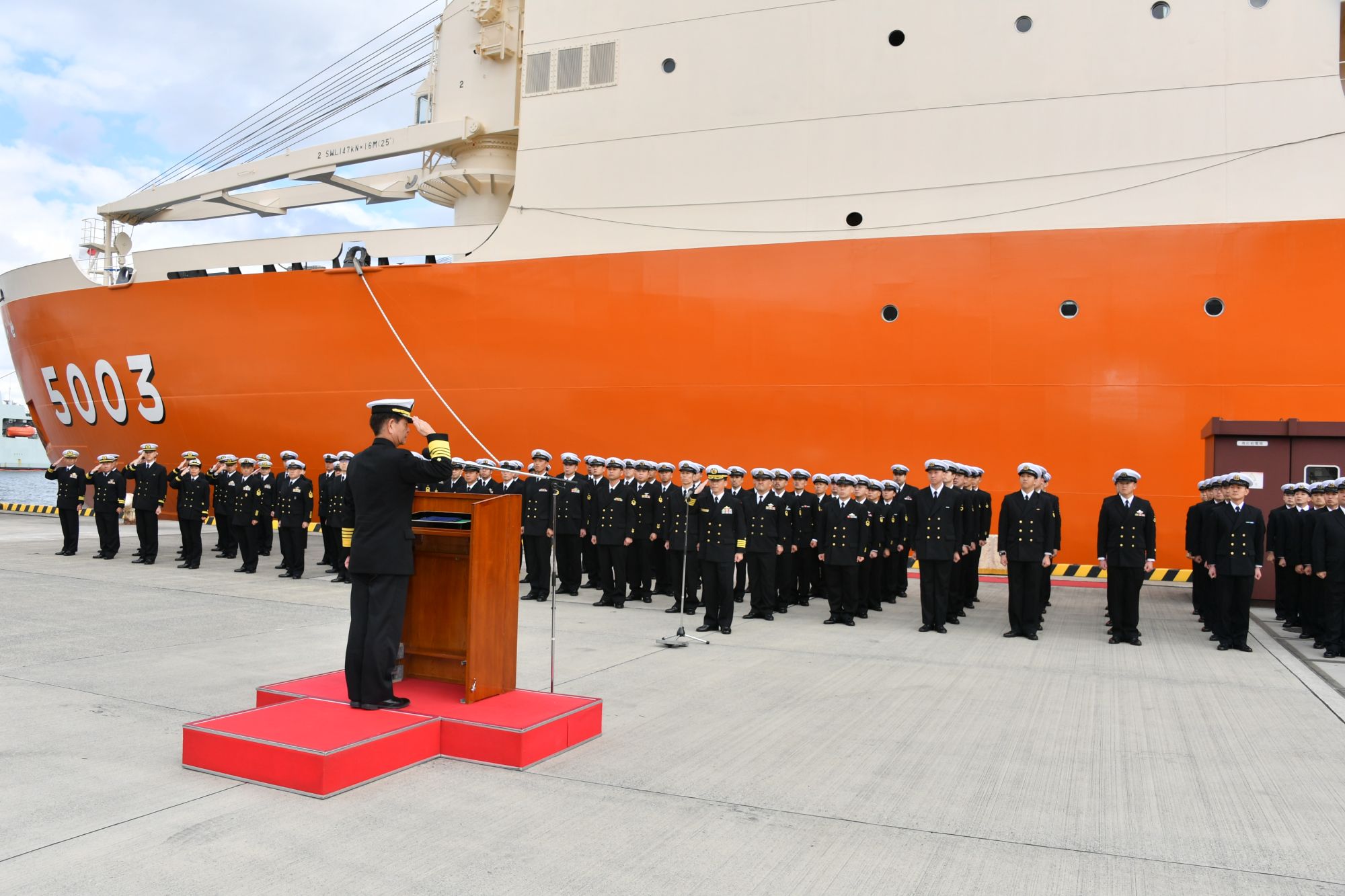 非売品、元CVW-5司令で海軍中将の米第7艦隊司令官の贈呈用指揮官