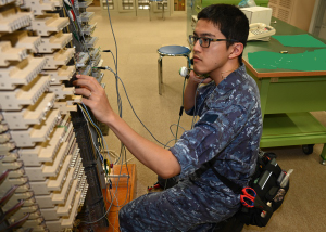 舞鶴航空基地隊 通信班 電子整備員　布藤３曹 