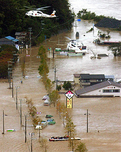 台風23号で水没したバス乗客等の救出