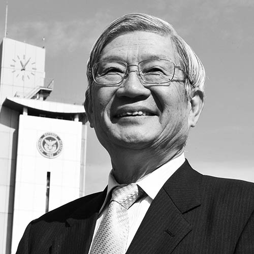 五百籏頭　眞（いおきべ　まこと）