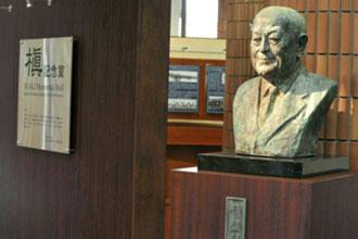 Bust of Dr. Maki, the First President