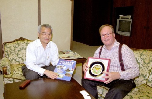 オランダ第二院議員来校