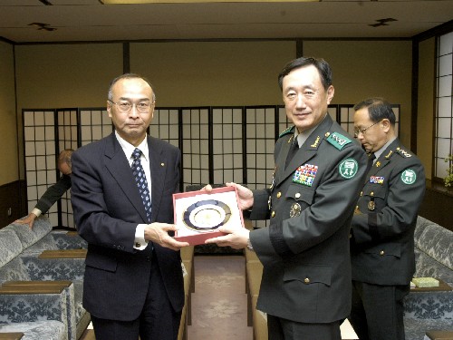 韓国陸軍士官学校長来校