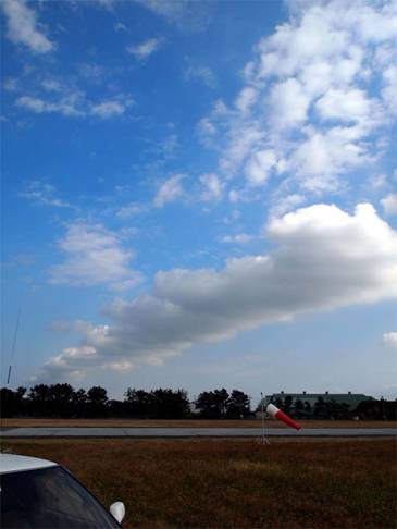 東京湾上空に謎の雲列出現