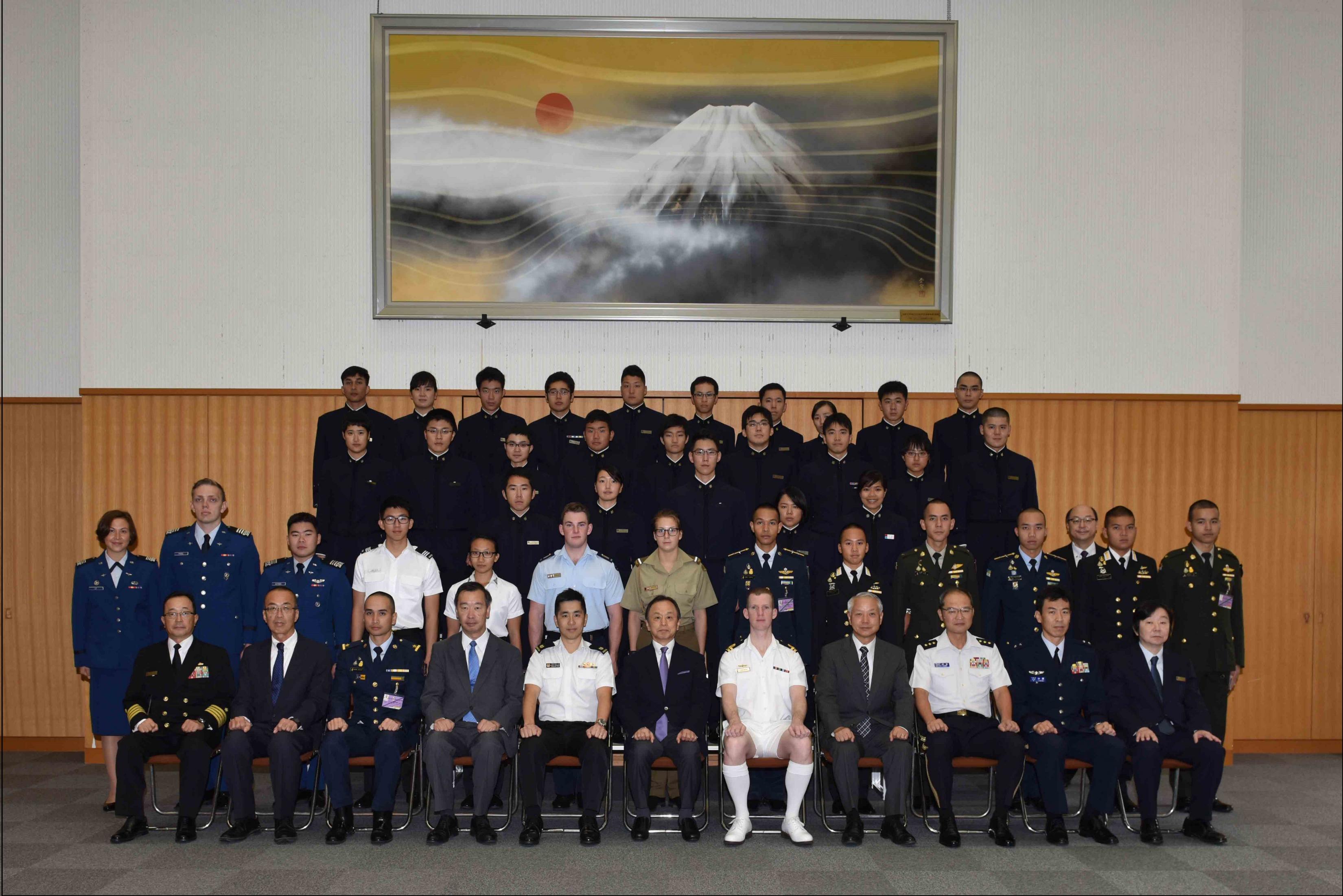 各国士官候補生との交流を実施