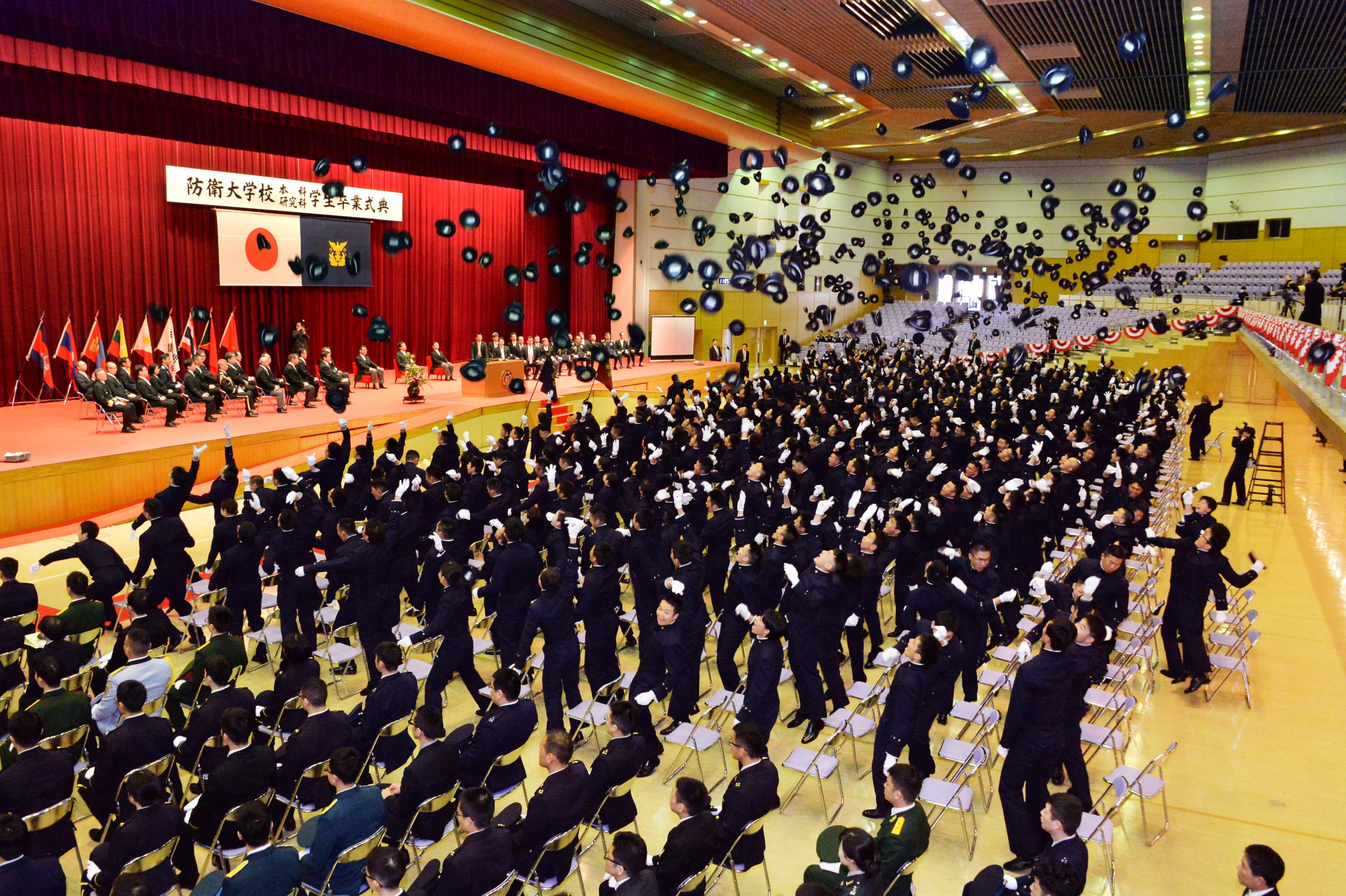 学生退場