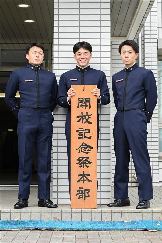 開校記念祭実行本部の仲間と