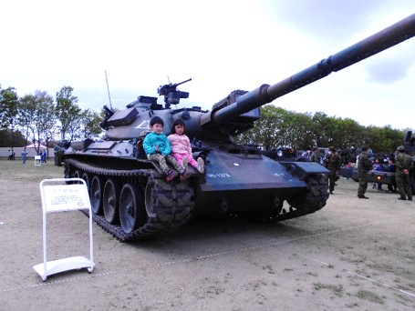 戦車と子供